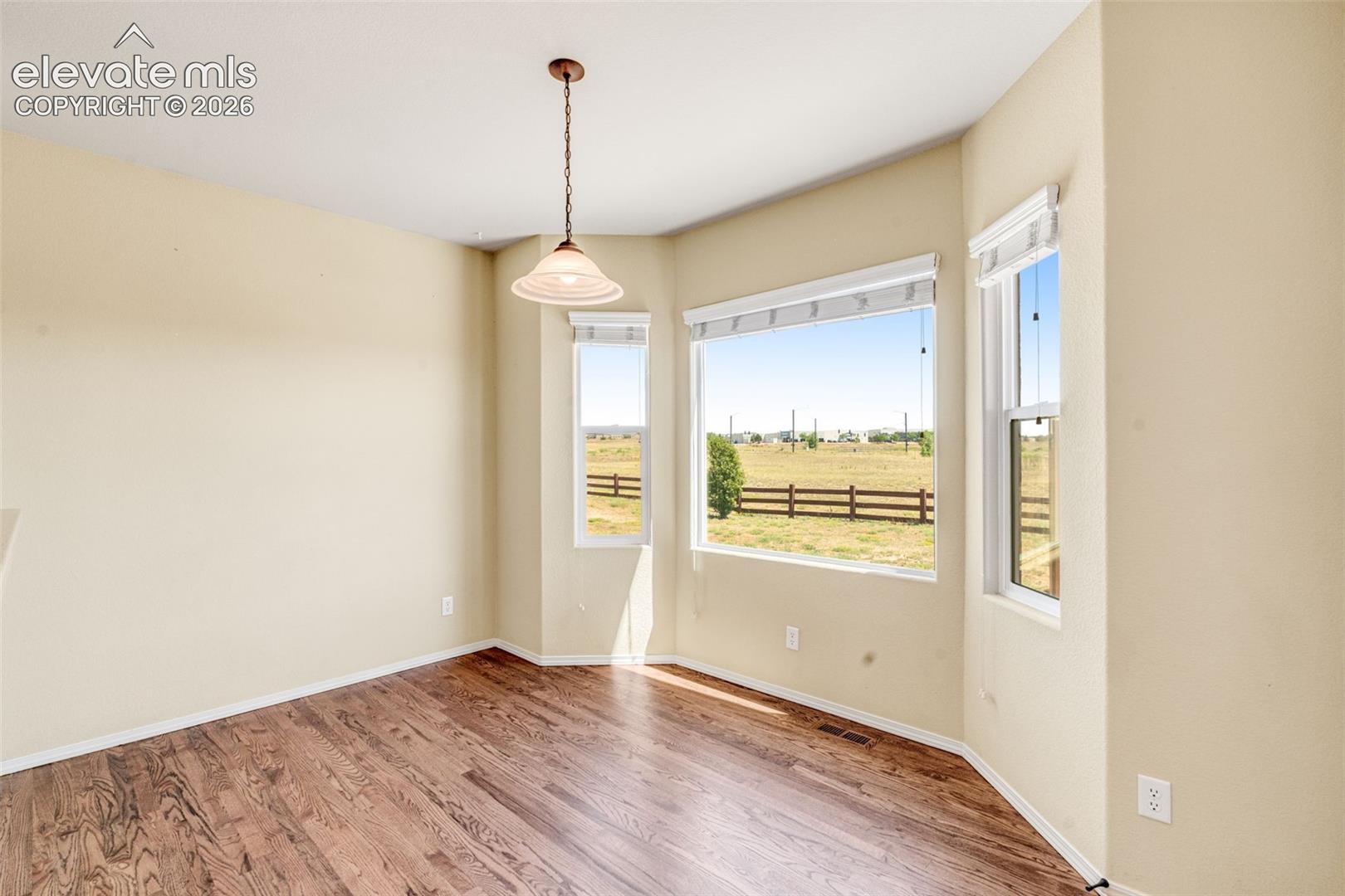 Listing photo 4 for 11263 Foxwell Way