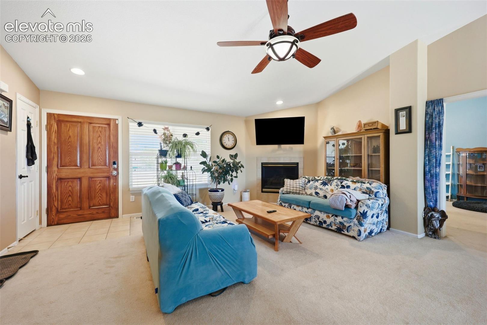Listing photo 3 for 1286 N Ladonia Drive