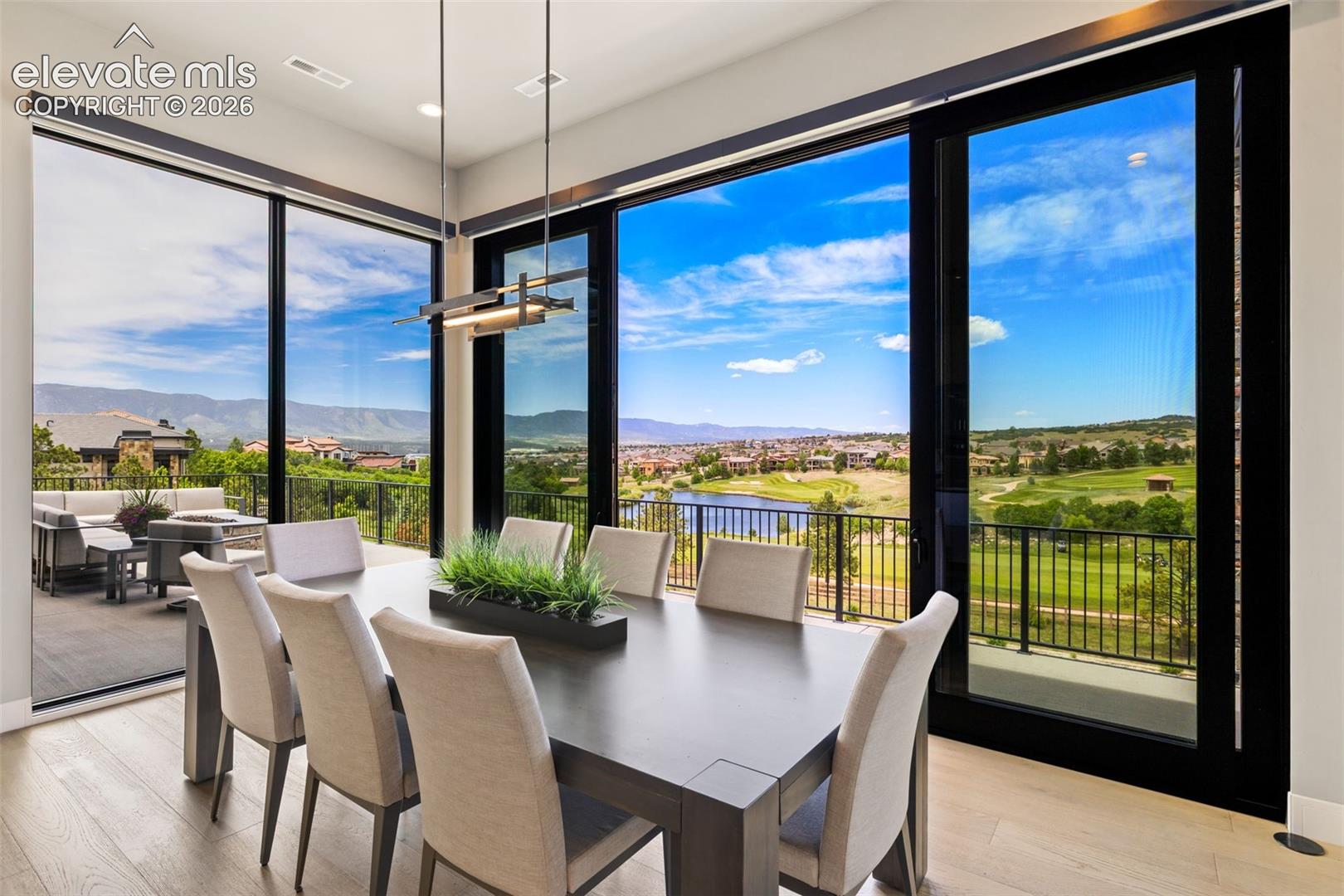 Listing photo 9 for 1484 Vine Cliff Heights