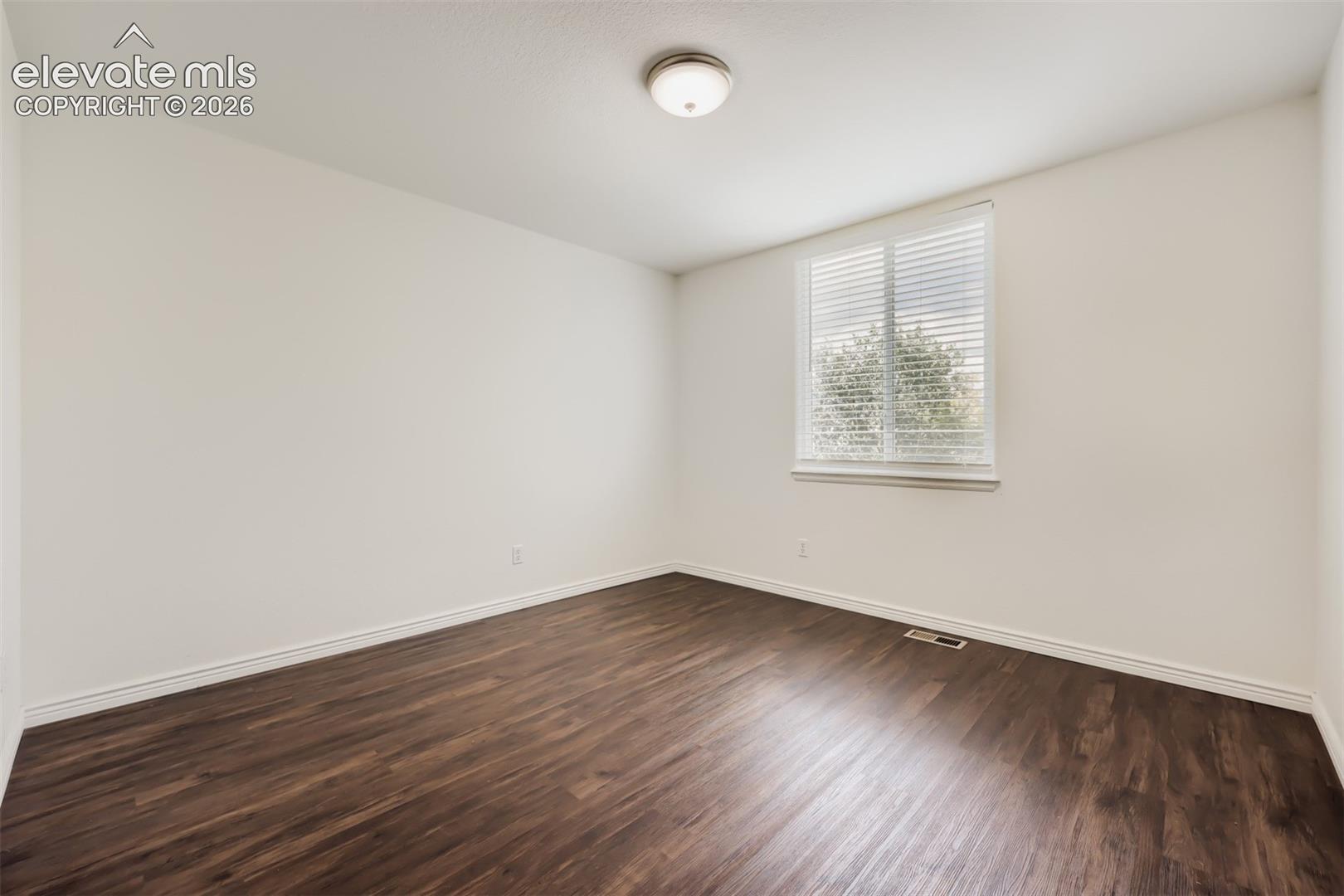Listing photo 14 for 2496 Sierra Springs Drive