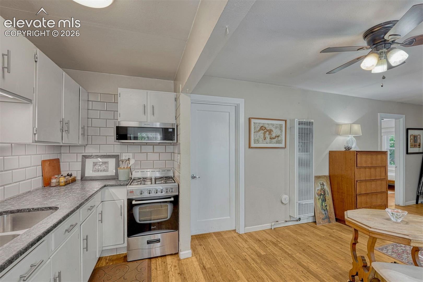 Listing photo 3 for 1725 W Cucharras Street