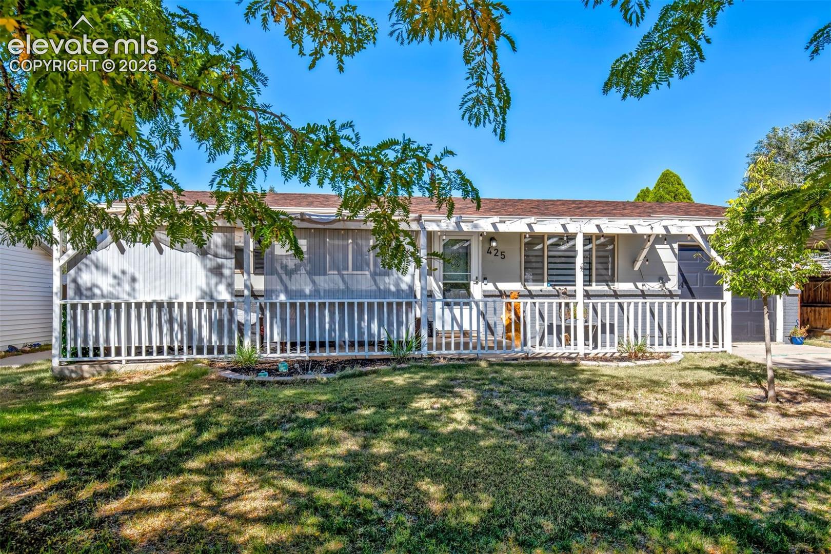 425 Calle Entrada NA — listing photo