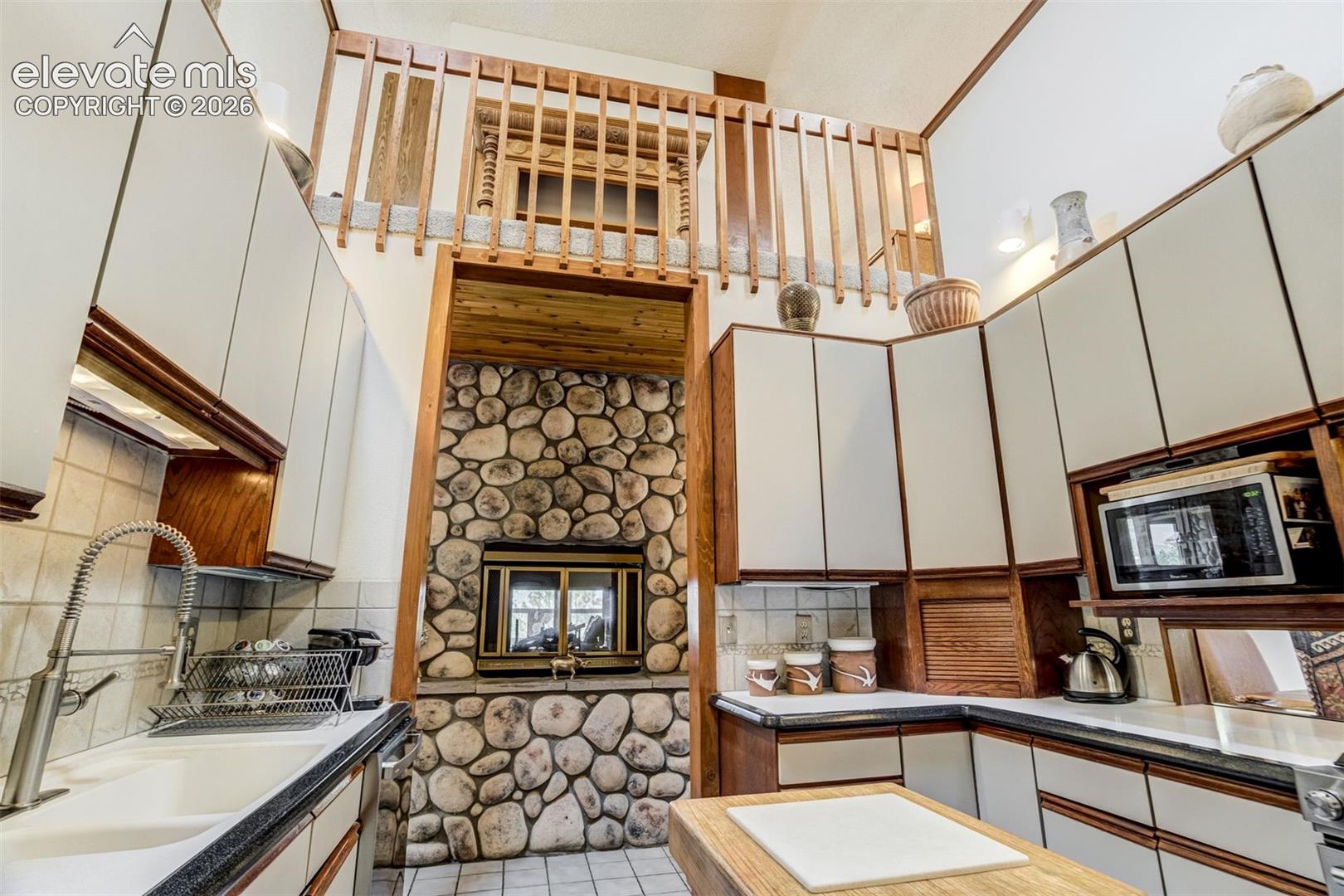 Listing photo 12 for 19330 Greenwood Drive