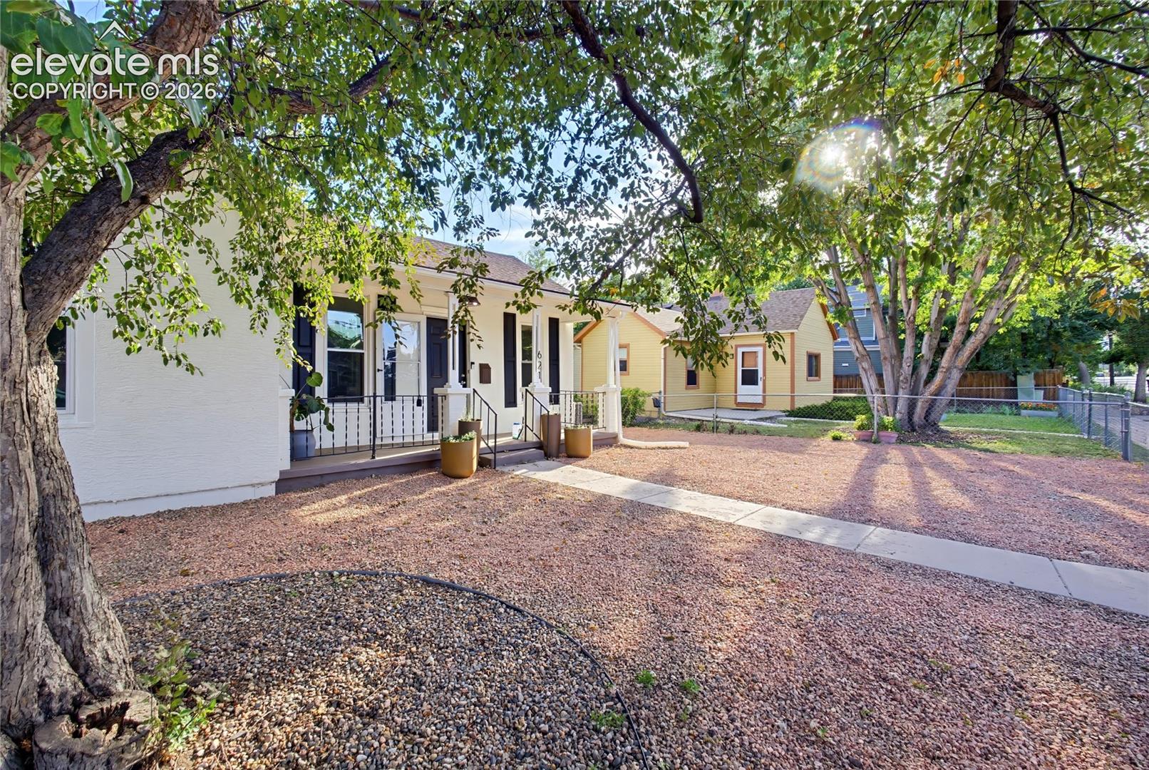 Listing photo 4 for 621 E Cache La Poudre Street