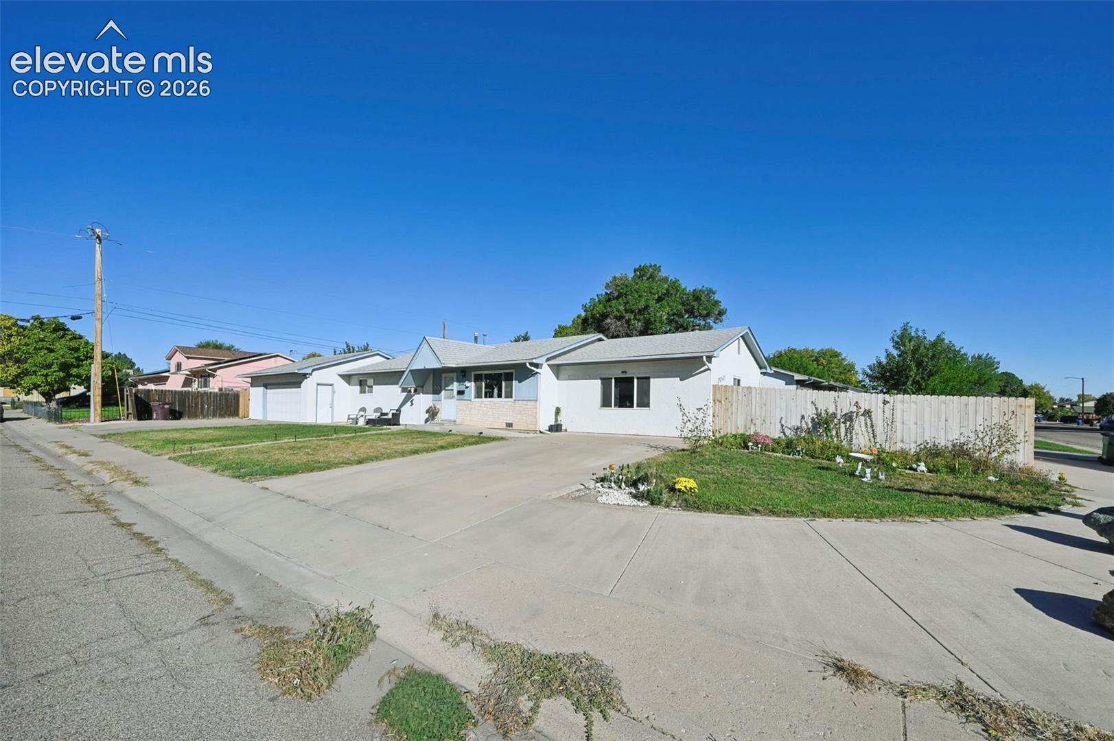 Listing photo 27 for 2041 Vinewood Lane
