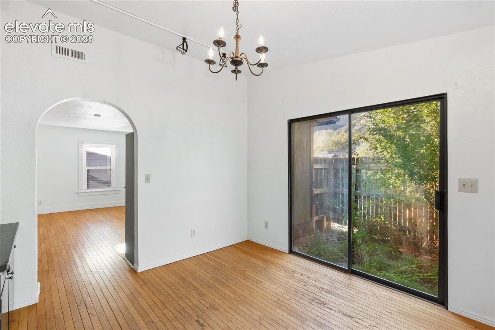 Listing photo 6 for 220 Illinois Avenue