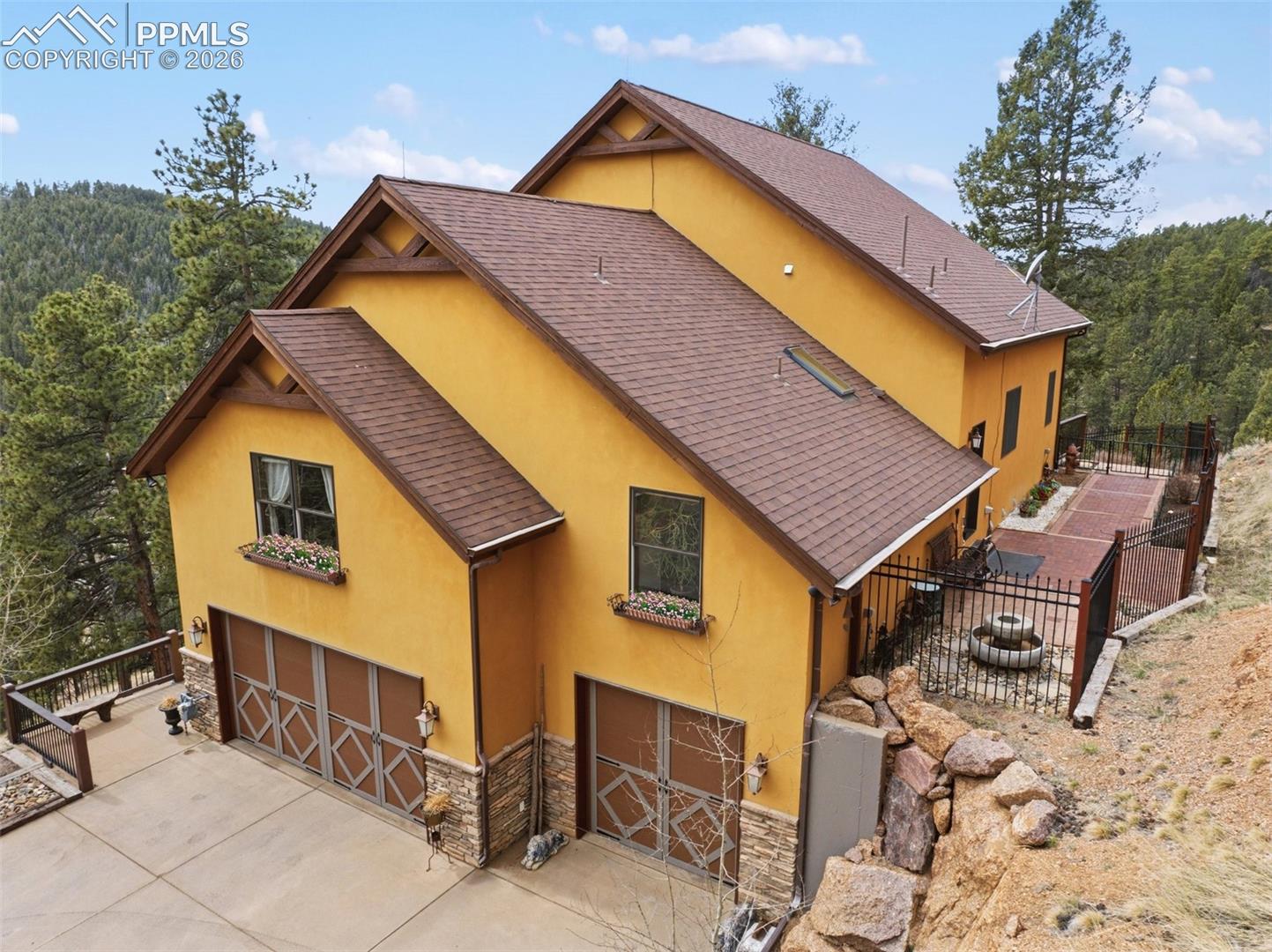 Listing photo 3 for 12810 Rampart Range Road