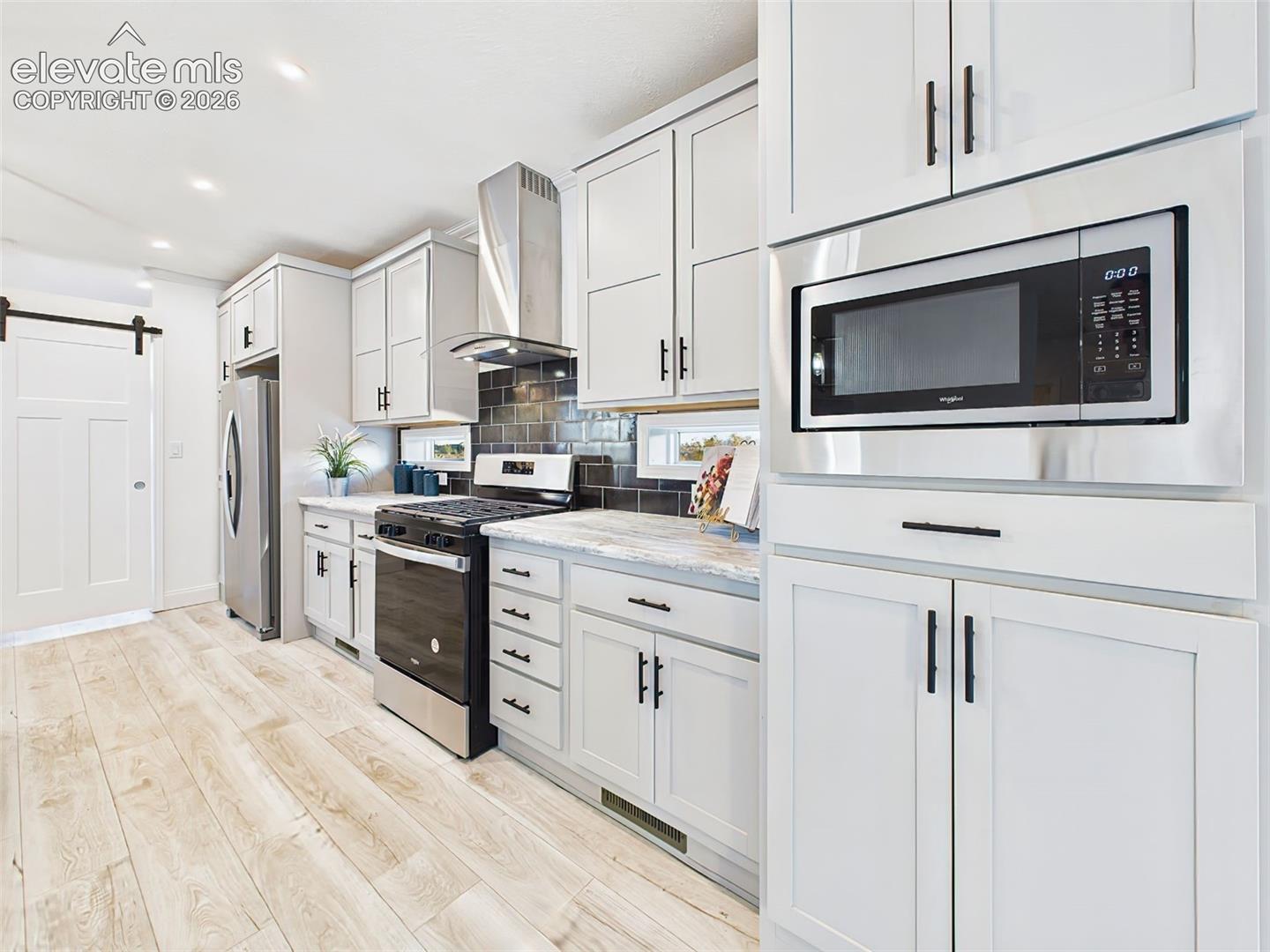 Listing photo 14 for 893 S Greenway Avenue
