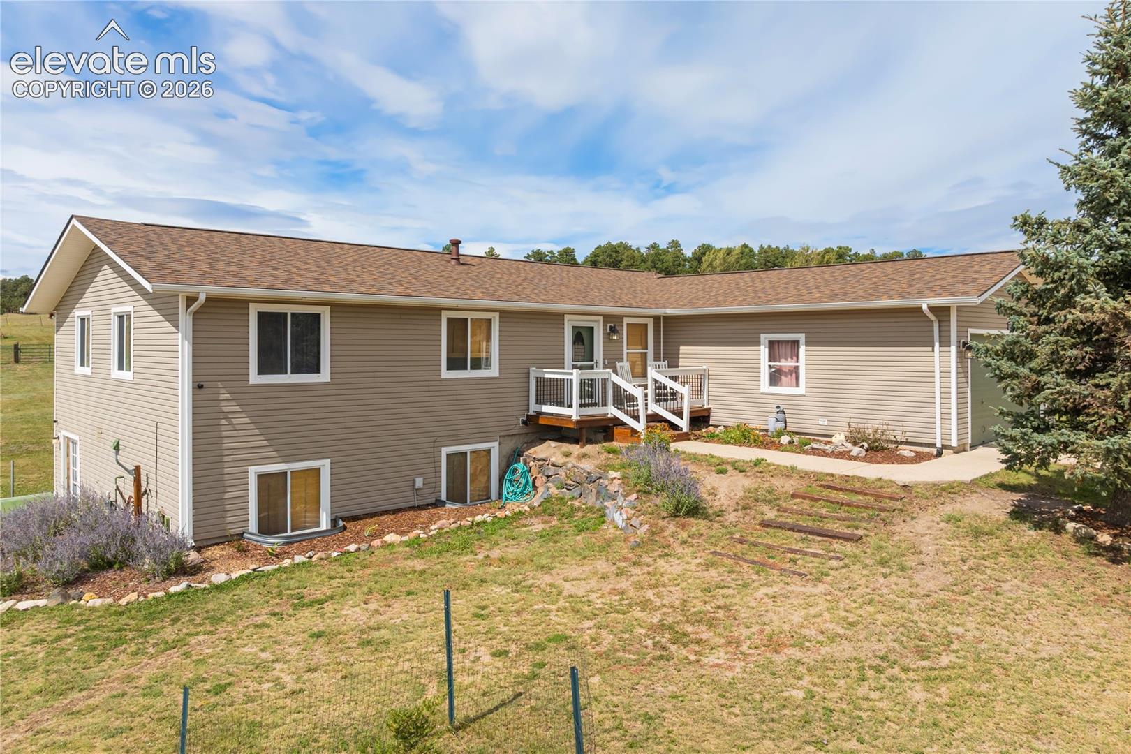 Listing photo 5 for 17650 Fremont Fort Drive