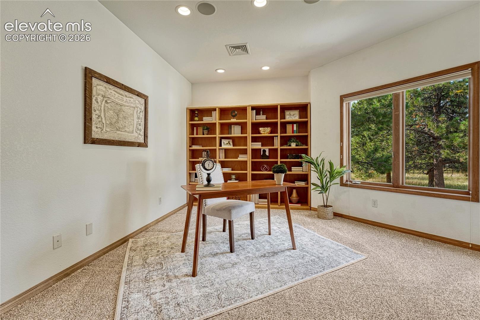 Listing photo 14 for 19435 Sherwood Trail
