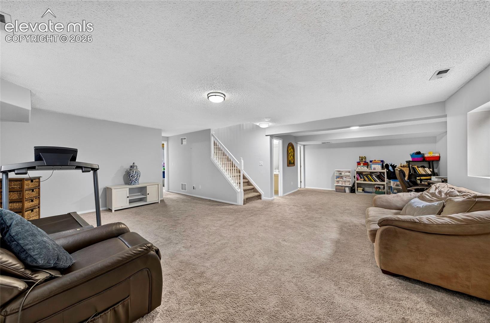 Listing photo 24 for 924 White Stone Way