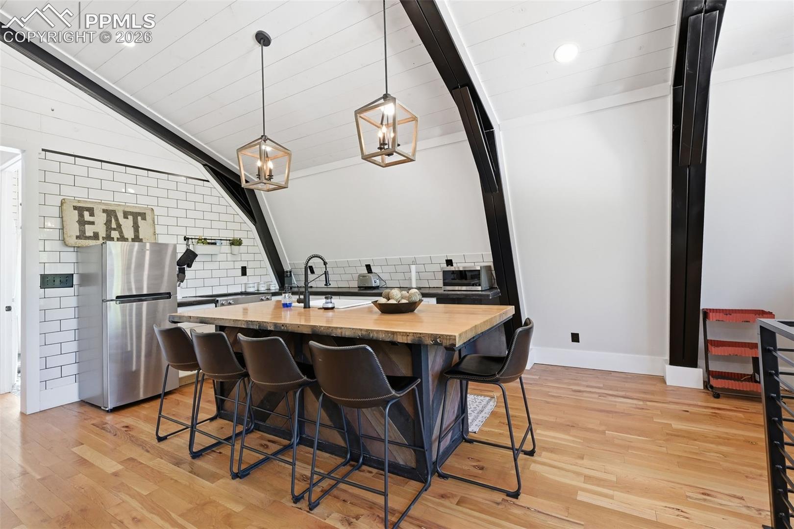 Listing photo 41 for 937 E Costilla Street