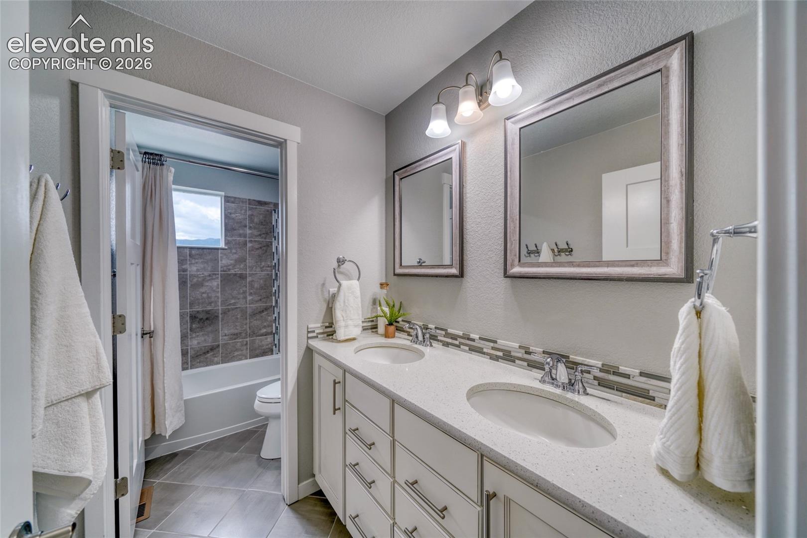 Listing photo 37 for 15691 Lake Mist Drive