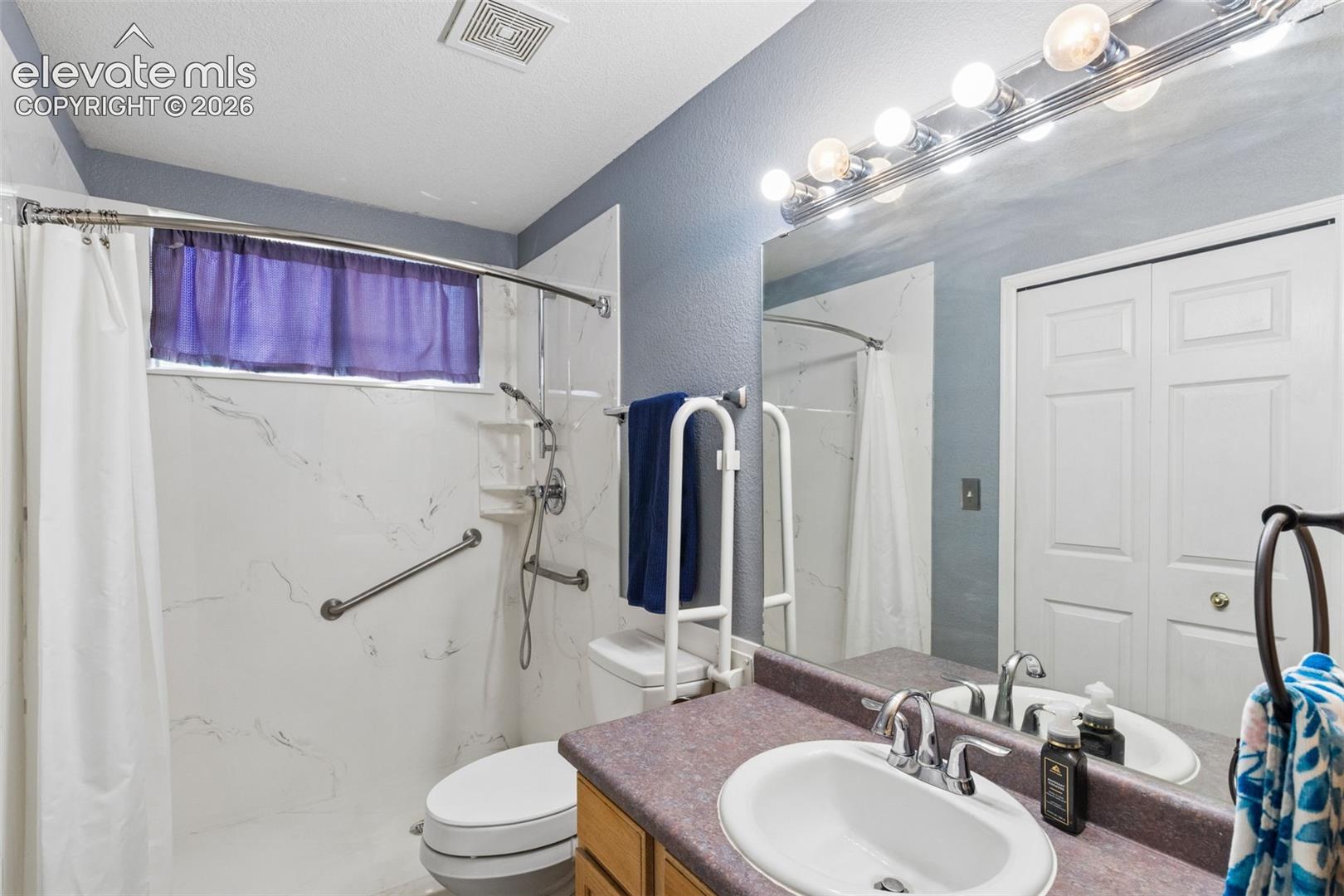 Listing photo 33 for 703 N Canvas Drive