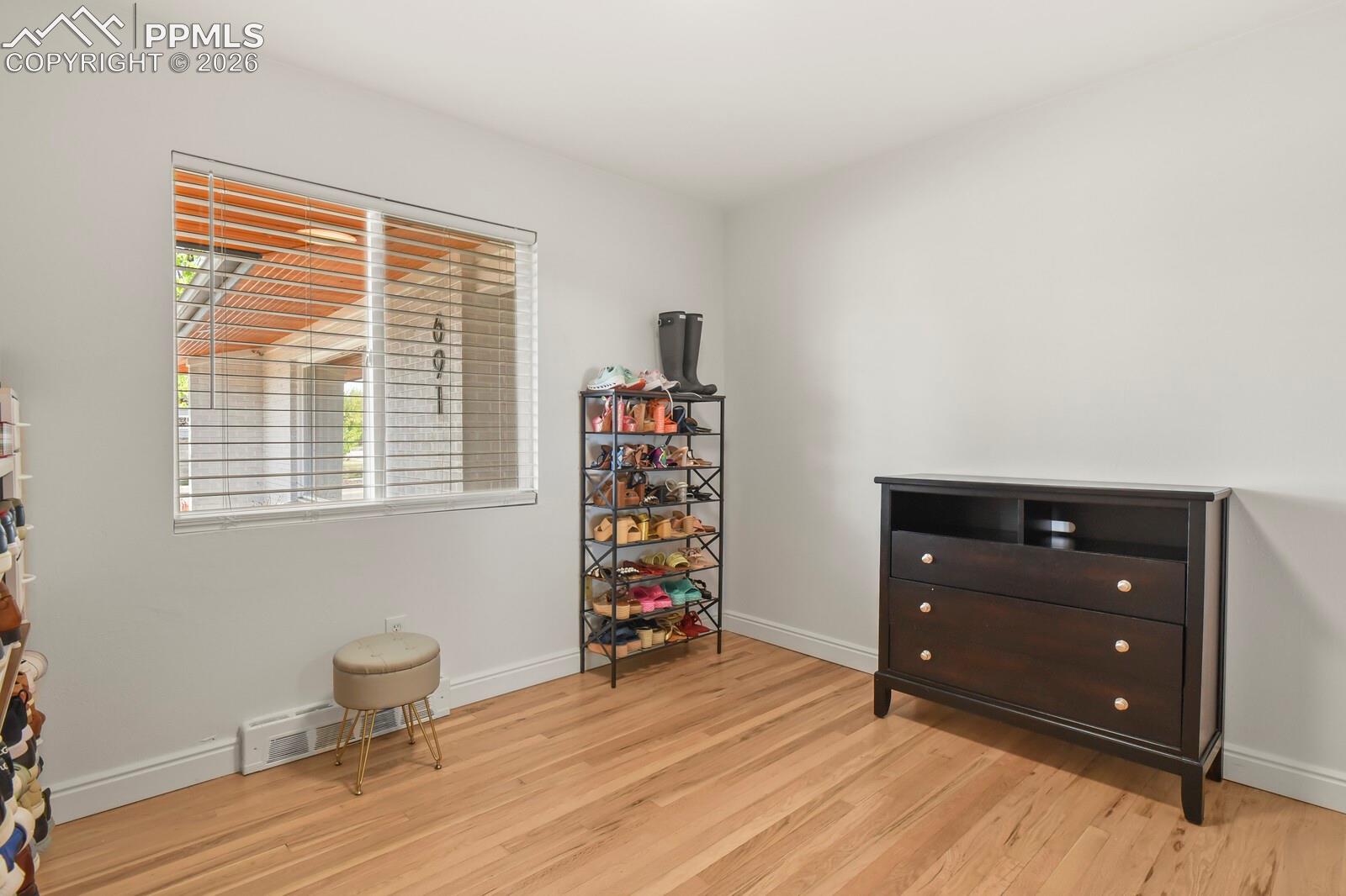 Listing photo 20 for 691 S Holly Street