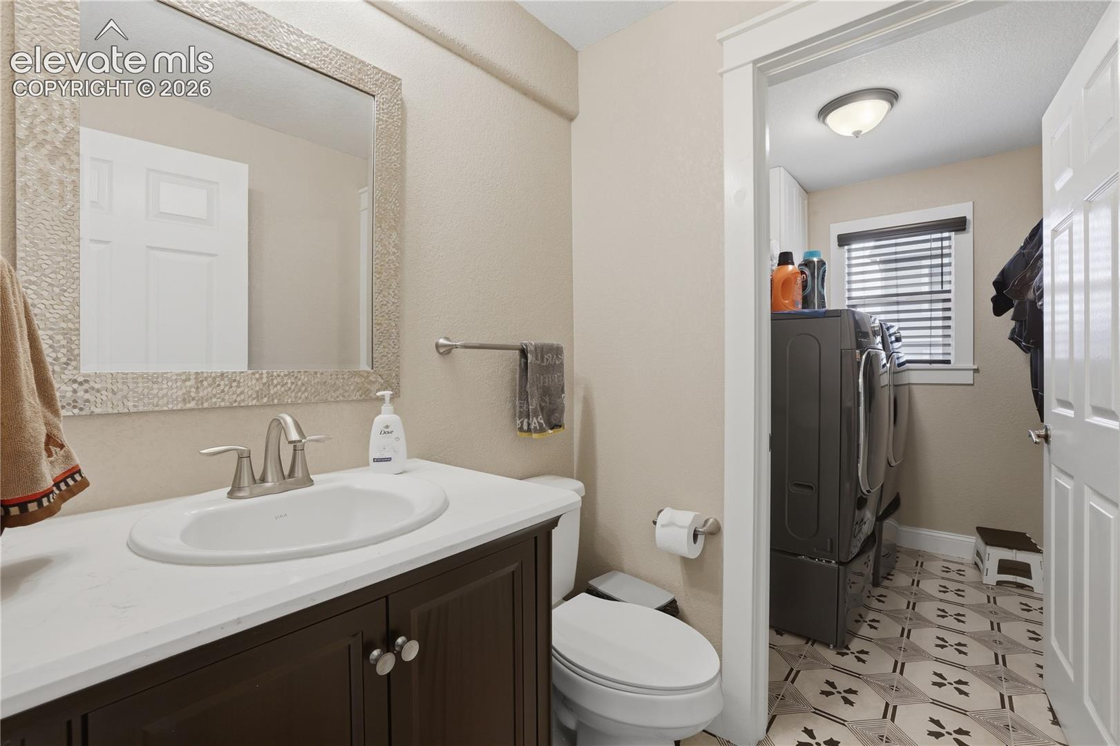 Listing photo 12 for 8109 Lodi Lane