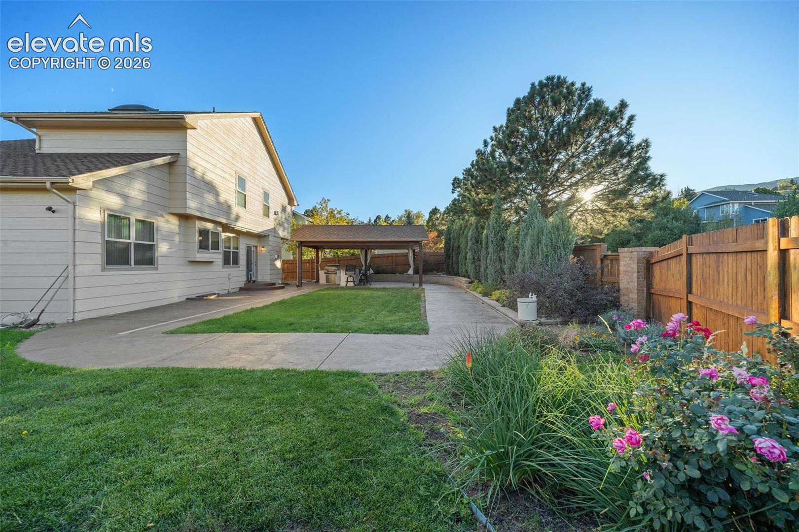 Listing photo 40 for 6120 Moorfield Avenue