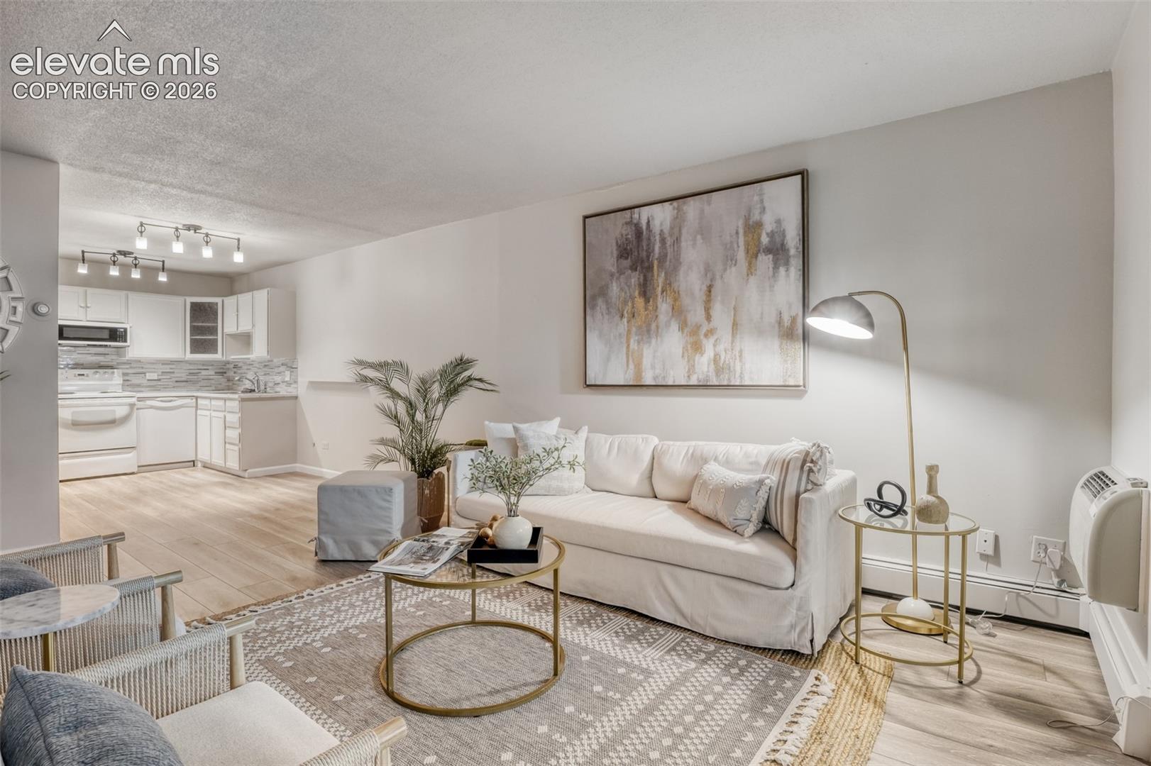 Listing photo 2 for 680 S Alton Way 1B