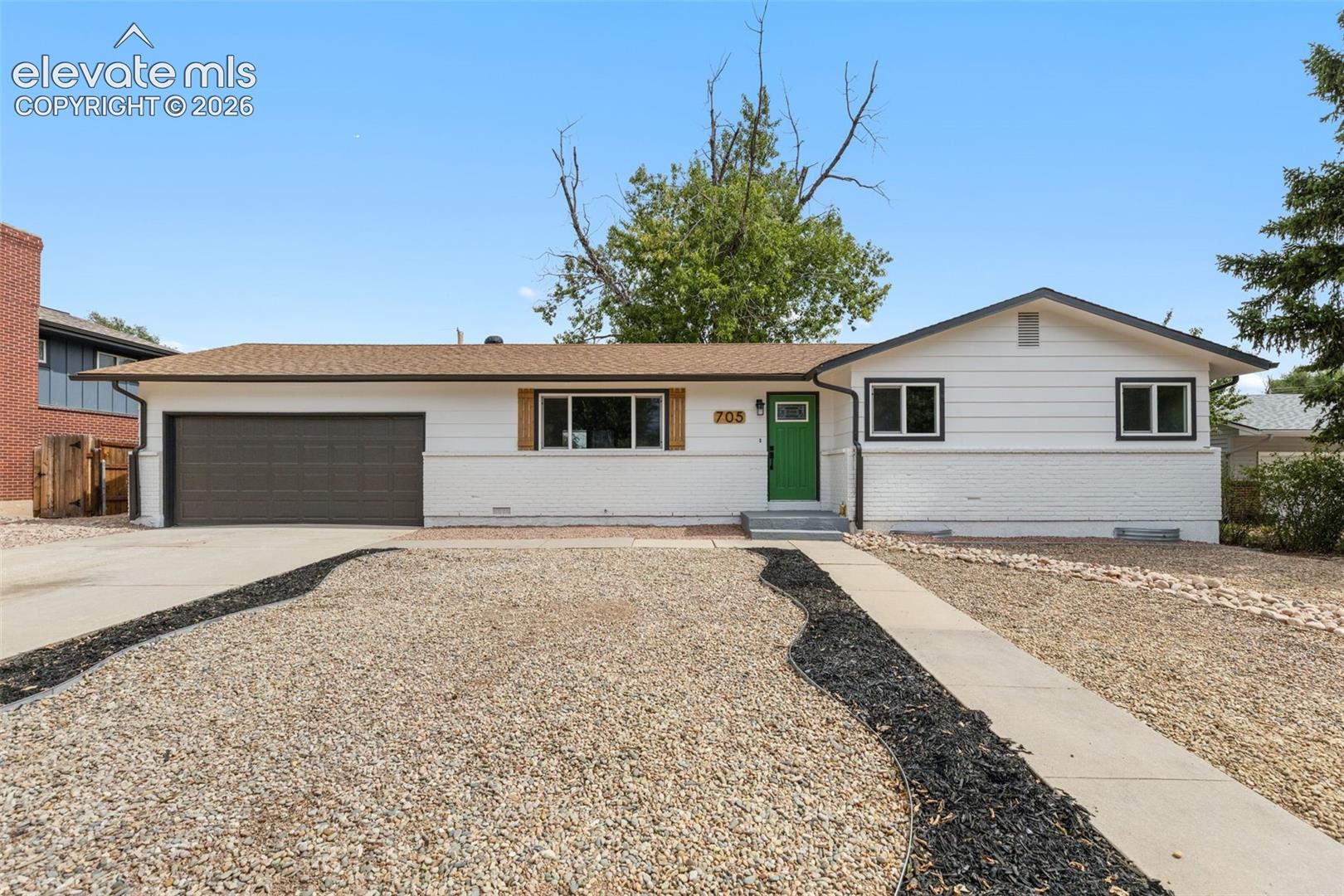 Listing photo 2 for 705 Pioneer Lane