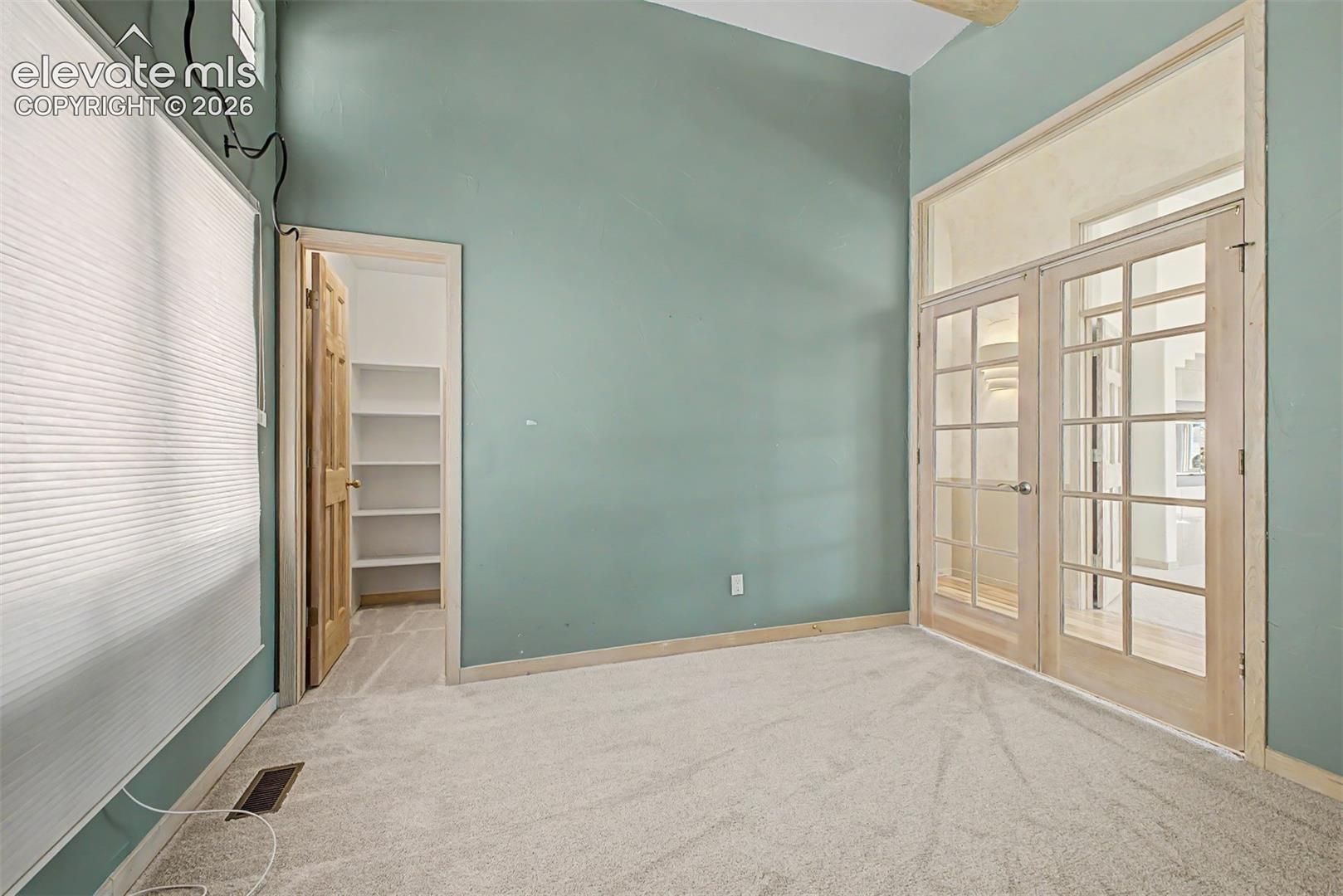 Listing photo 31 for 935 Castle Ridge Road