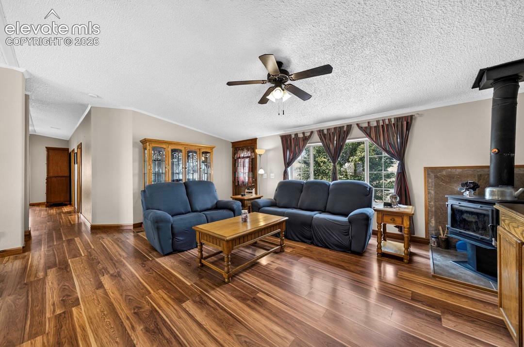 Listing photo 11 for 755 High Prairie Point