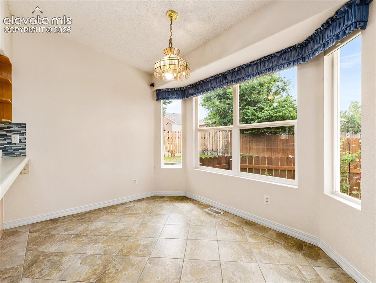 Listing photo 4 for 10 Brave Eagle Court