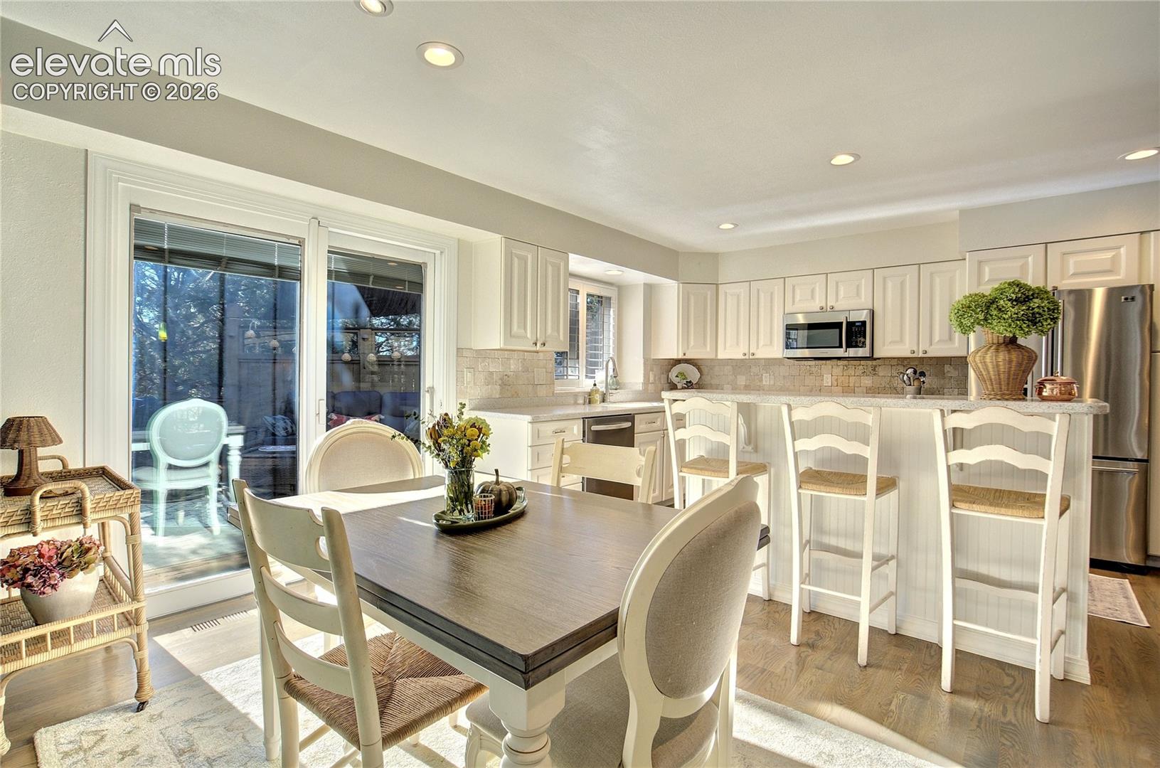 Listing photo 13 for 7215 Suntide Place