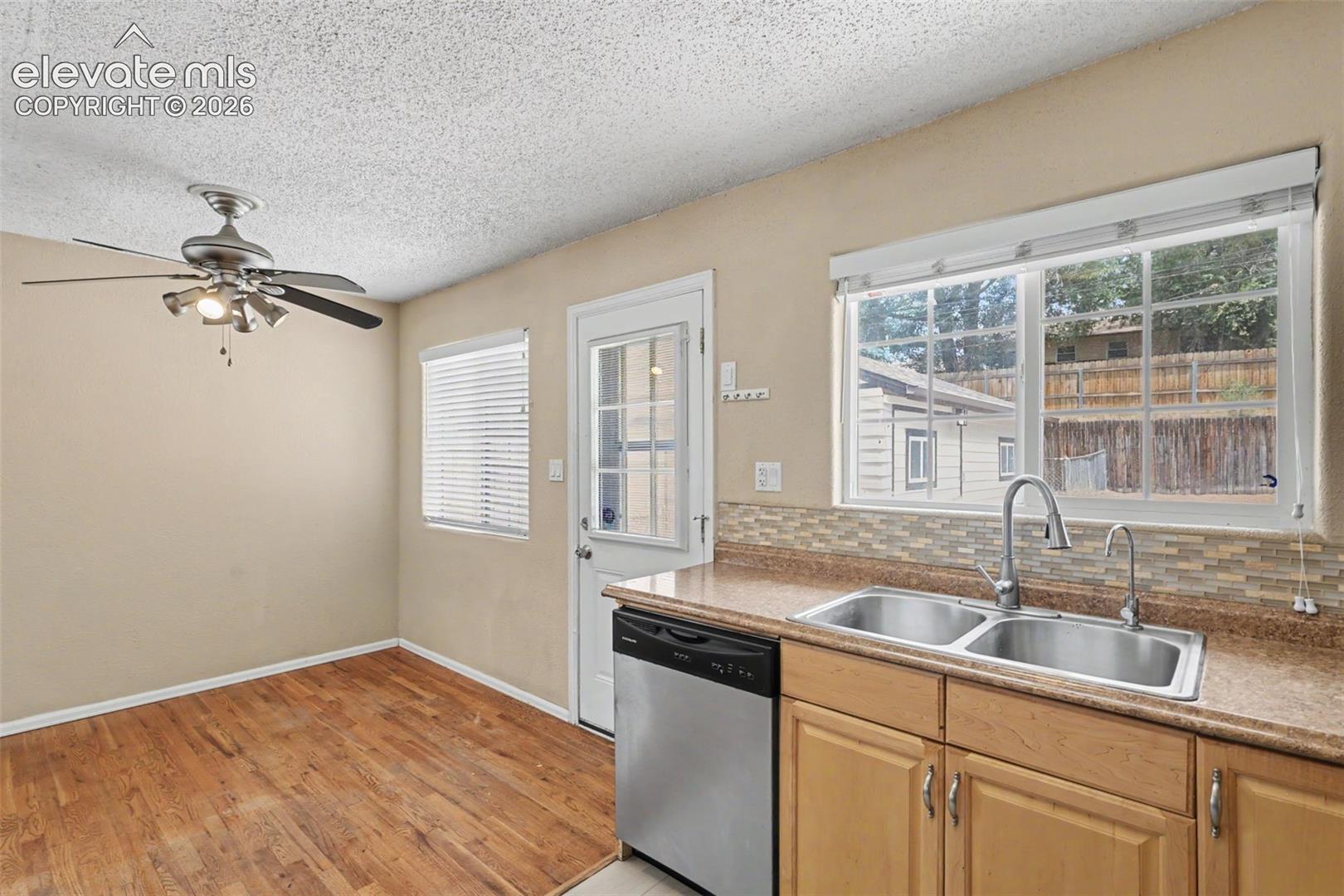 Listing photo 16 for 105 Linden Drive