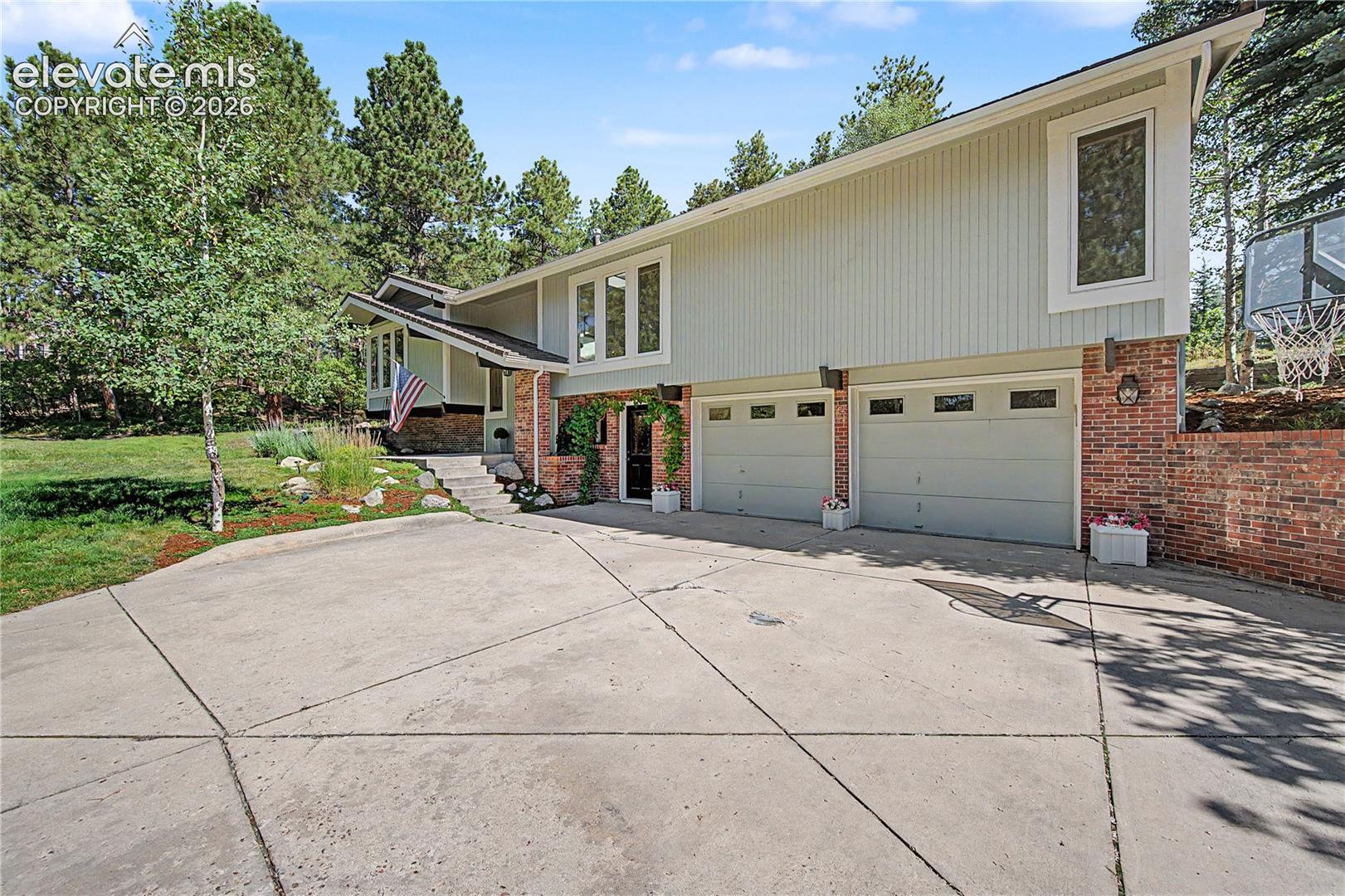 Listing photo 11 for 1250 Woodmoor Drive