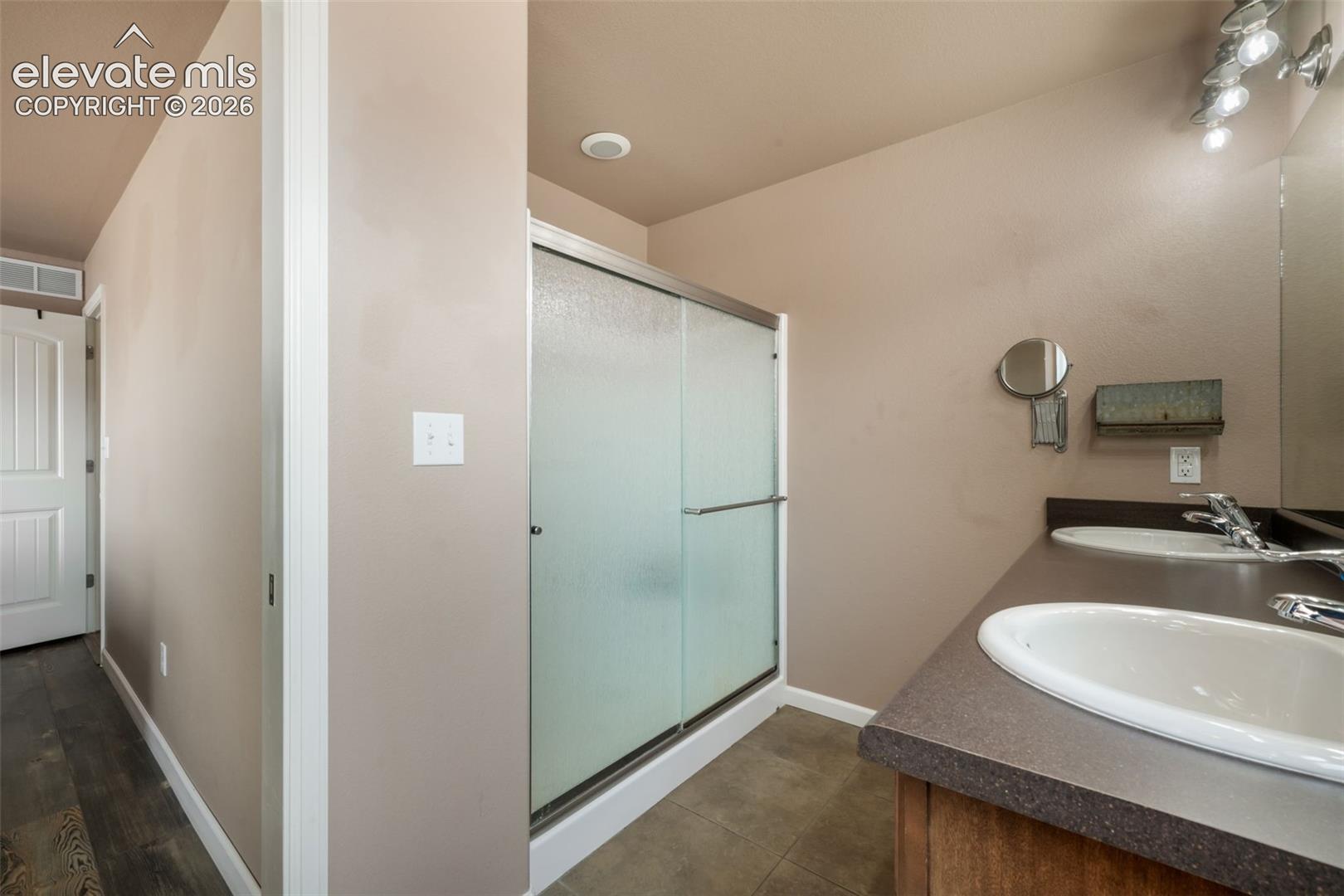 Listing photo 17 for 83 S Golfwood Drive