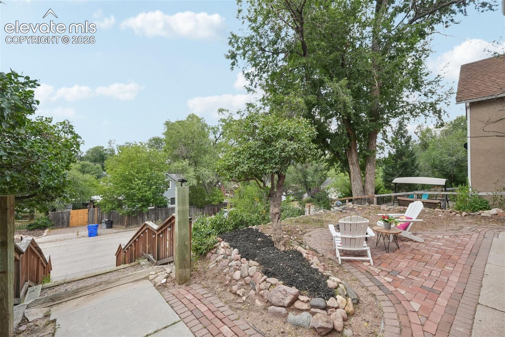 Listing photo 2 for 708 Cooper Avenue