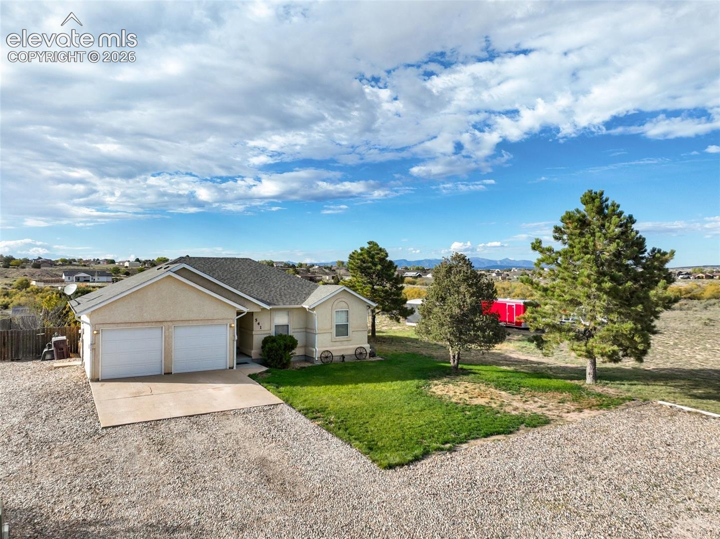 Listing photo 2 for 541 S El Charro Drive