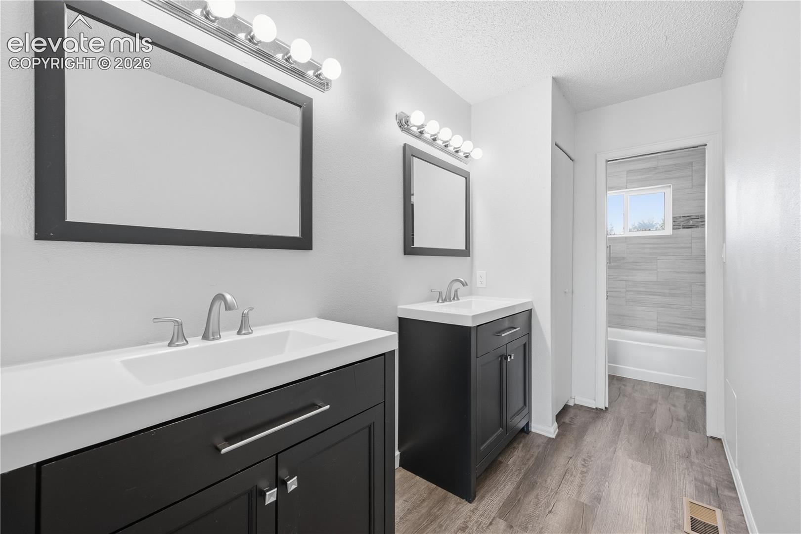 Listing photo 31 for 4571 Sunnyhill Drive