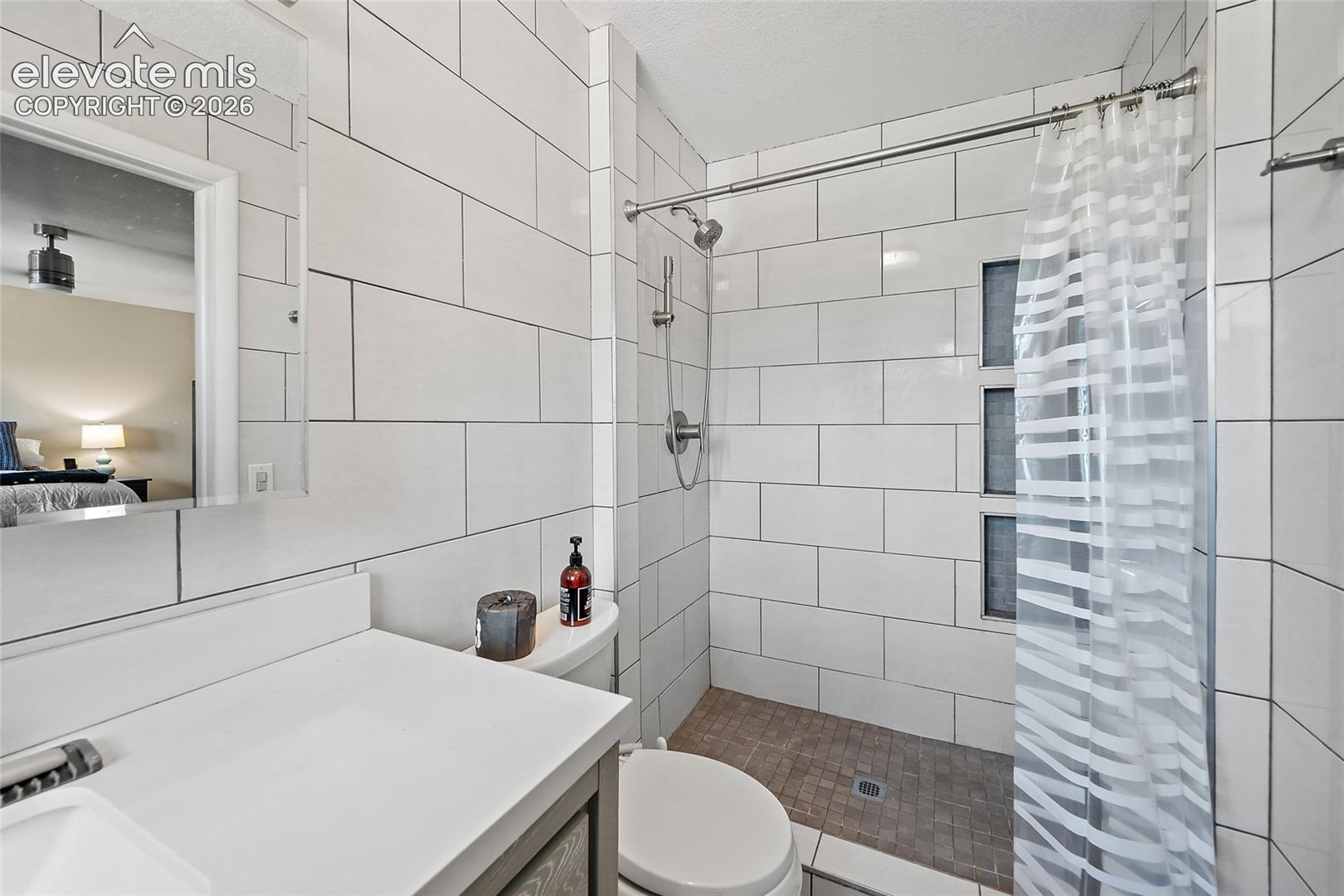 2201 Hercules Drive, photo 24