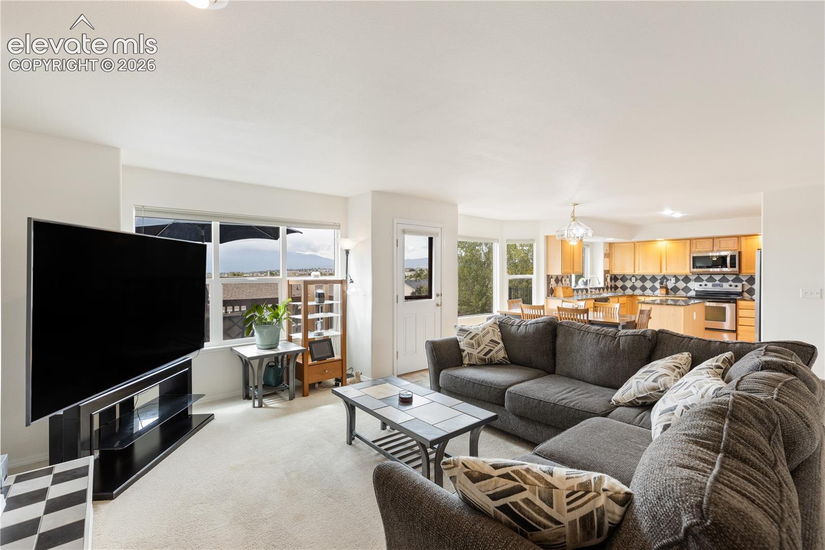 Listing photo 8 for 3916 Roan Drive