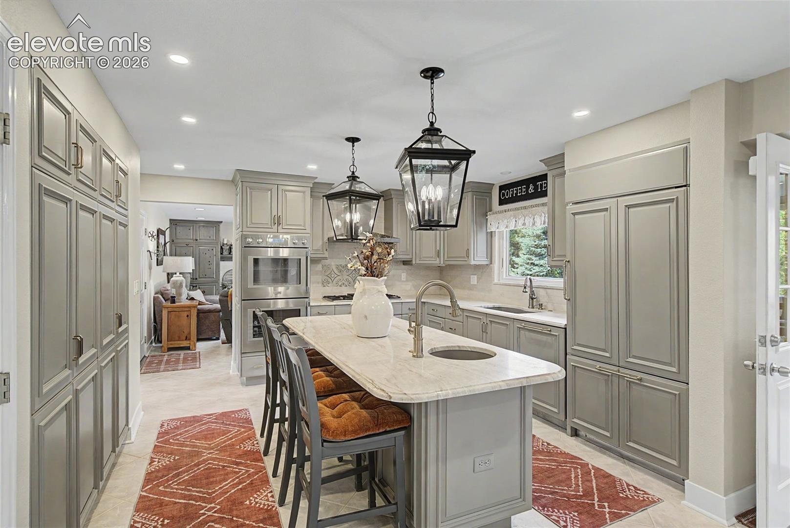 Listing photo 10 for 216 W Cheyenne Mountain Boulevard