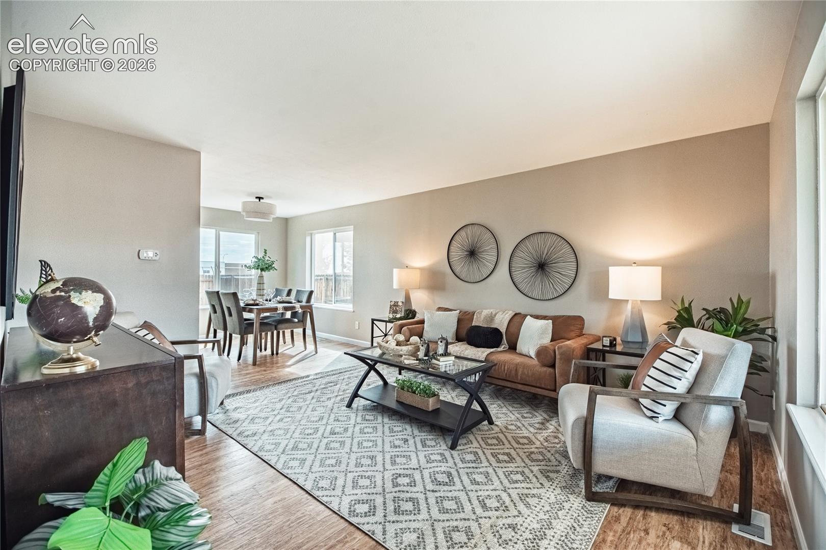 Listing photo 4 for 4325 Ramblewood Drive