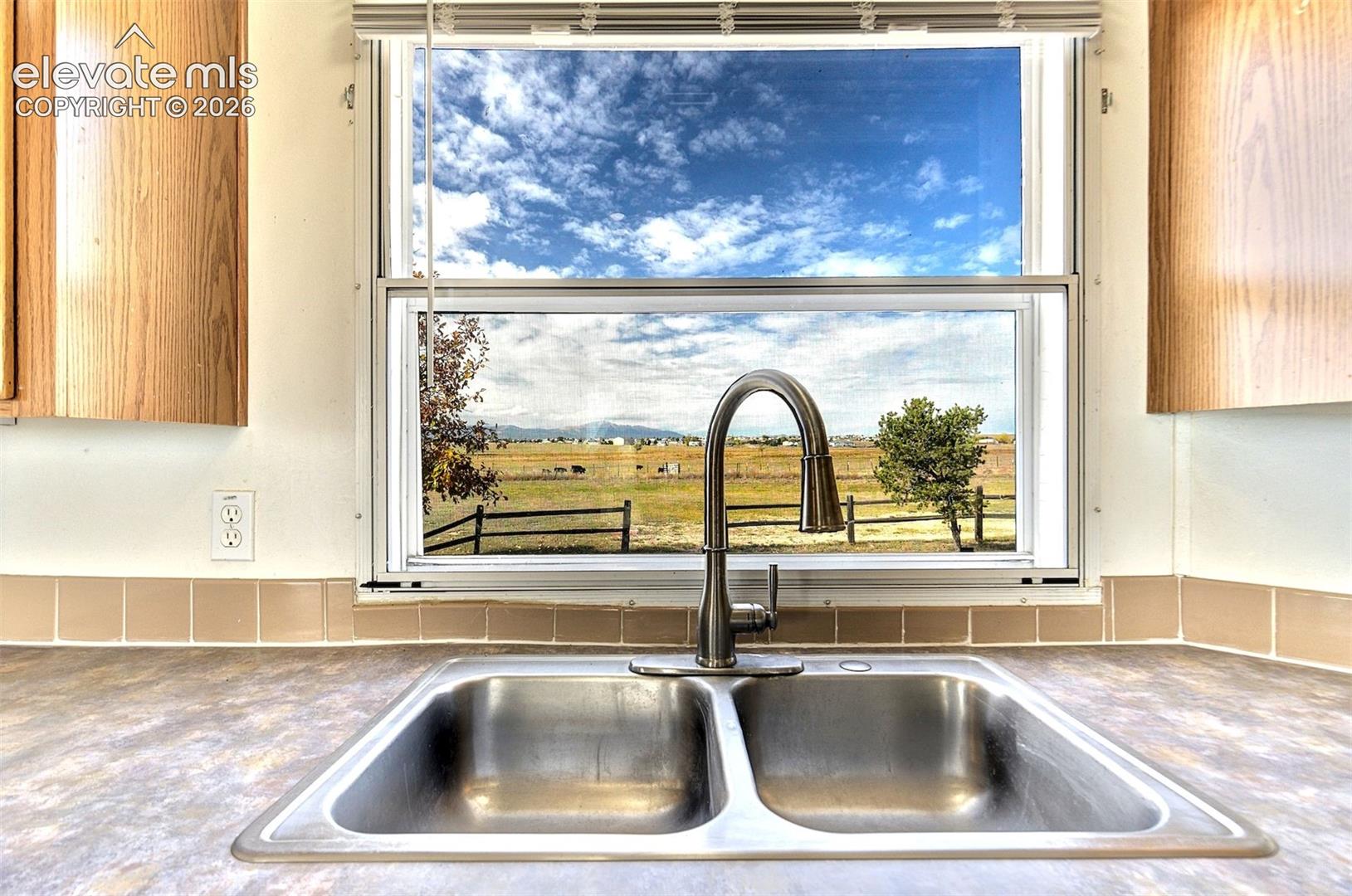 Listing photo 17 for 6375 Field View
