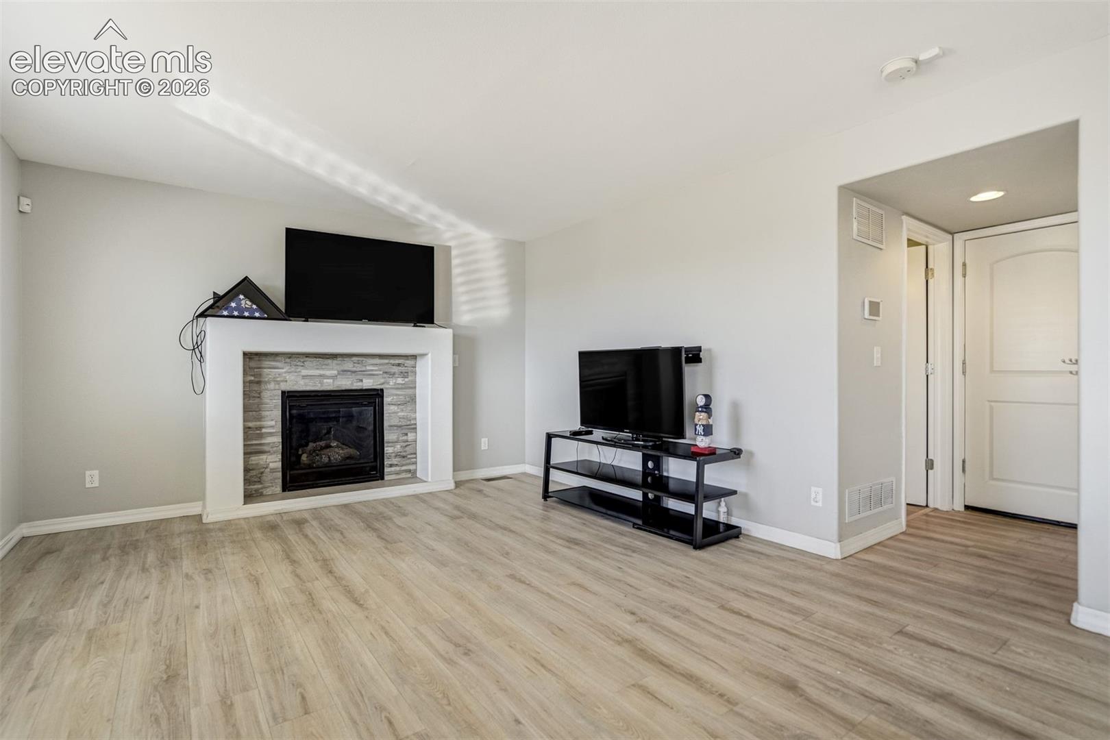 Listing photo 11 for 7335 Willowdale Drive