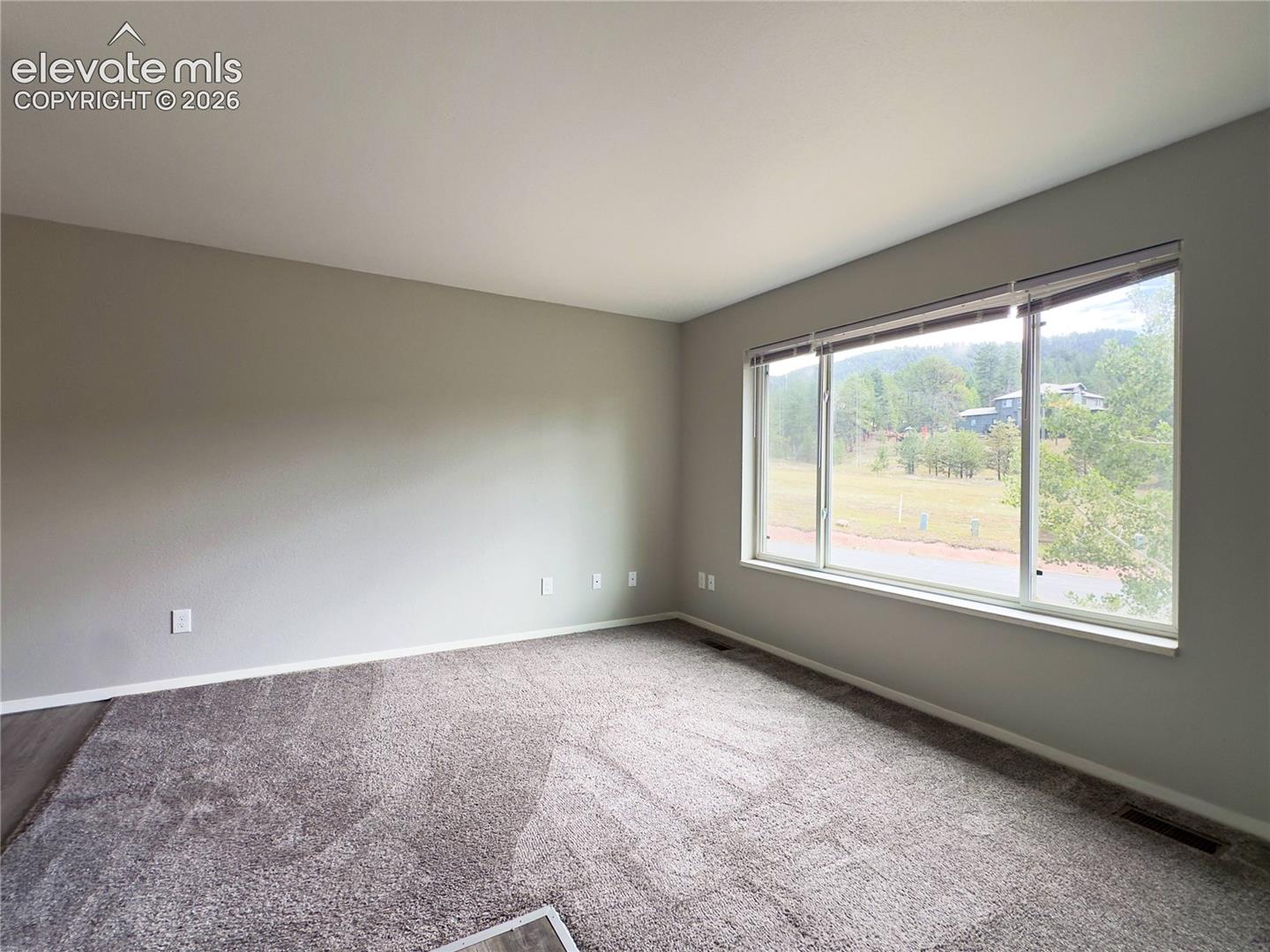 Listing photo 4 for 380 Paradise Circle A8
