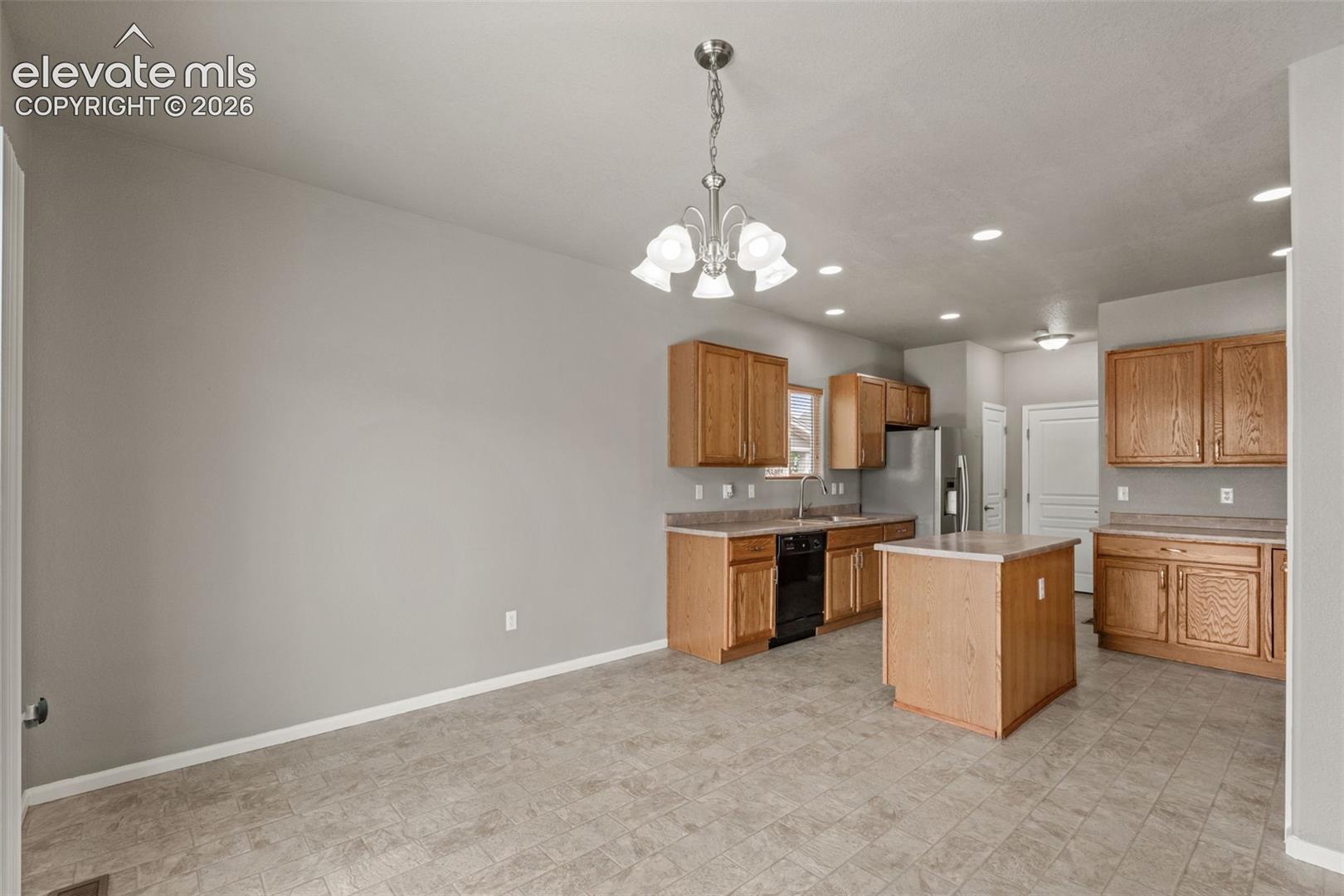 Listing photo 6 for 10832 Darneal Drive