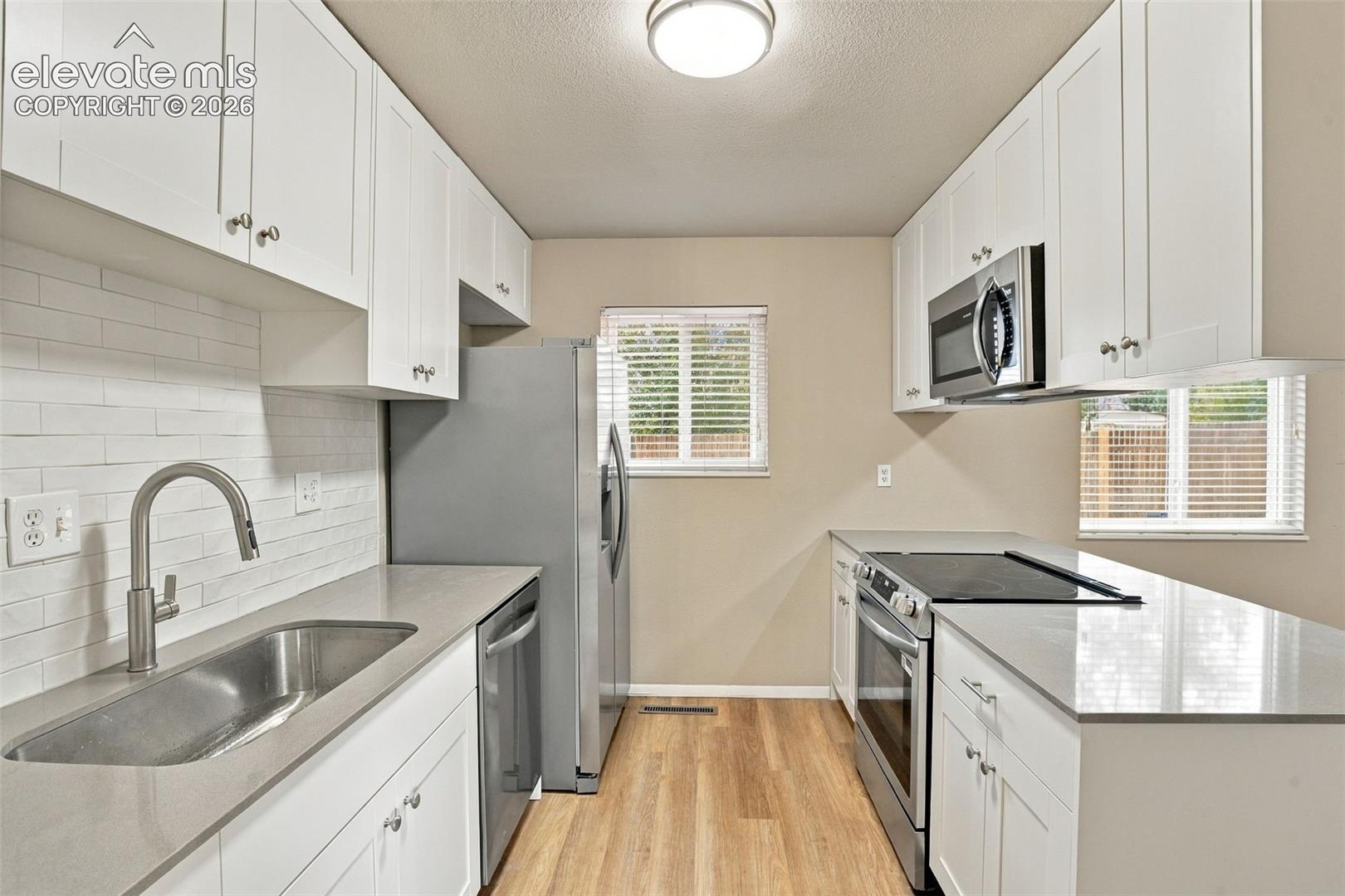 Listing photo 12 for 1070 Applewood Drive