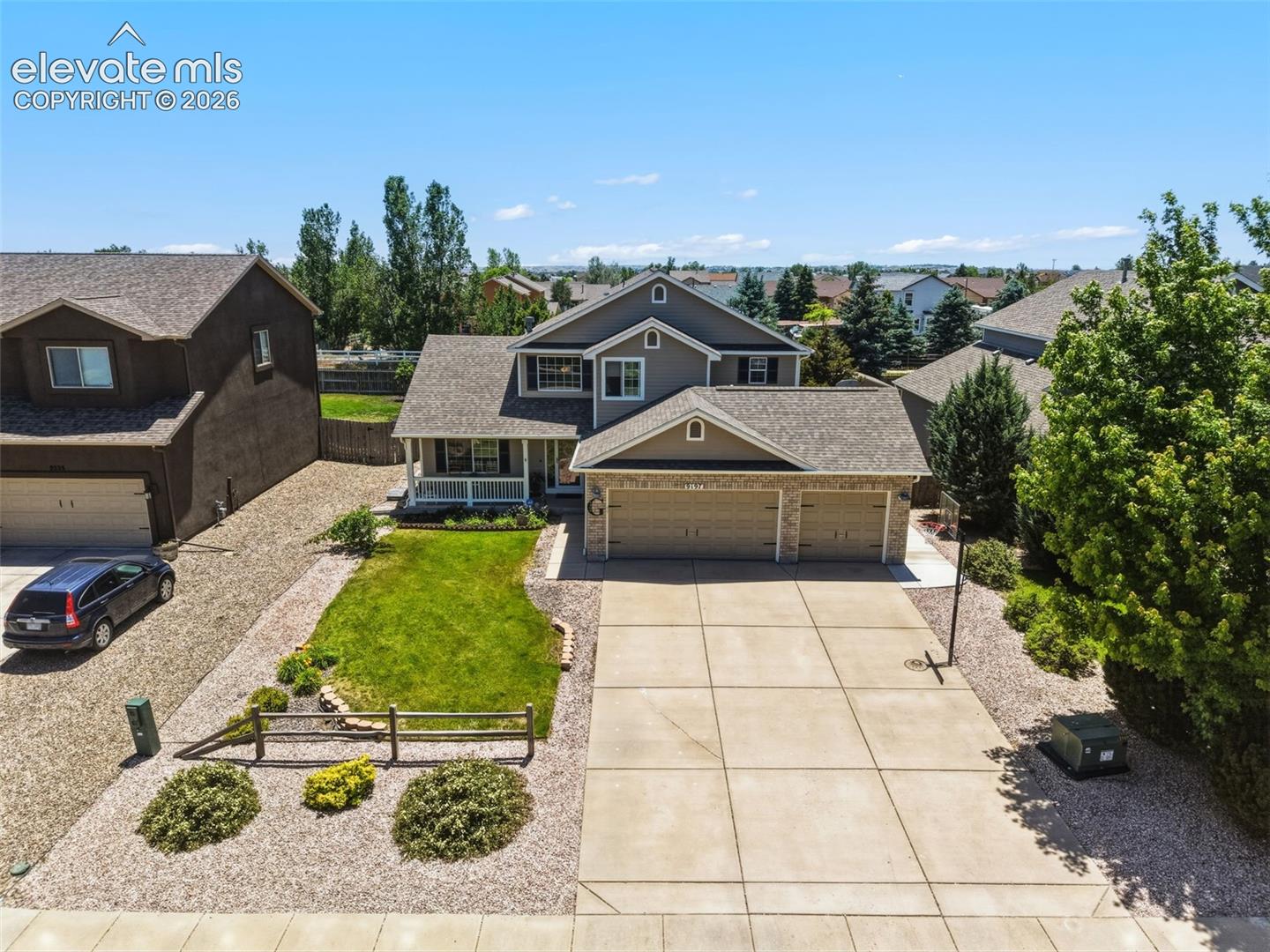 Listing photo 3 for 9197 Oakmont Road