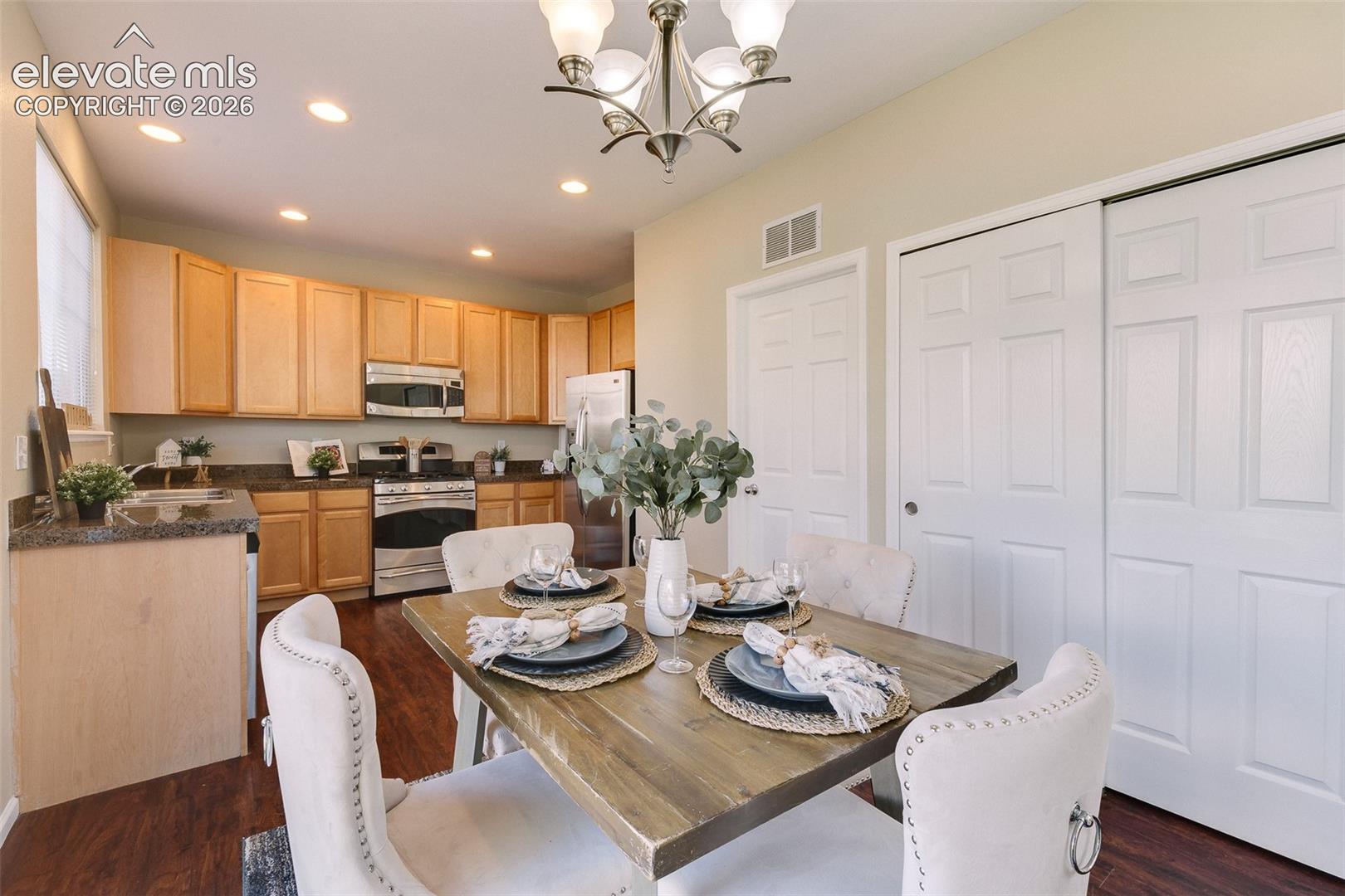 Listing photo 6 for 7752 Blue Vail Way
