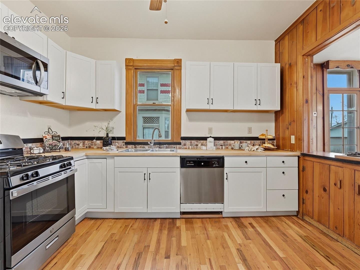 Listing photo 5 for 1912 N Greenwood Street
