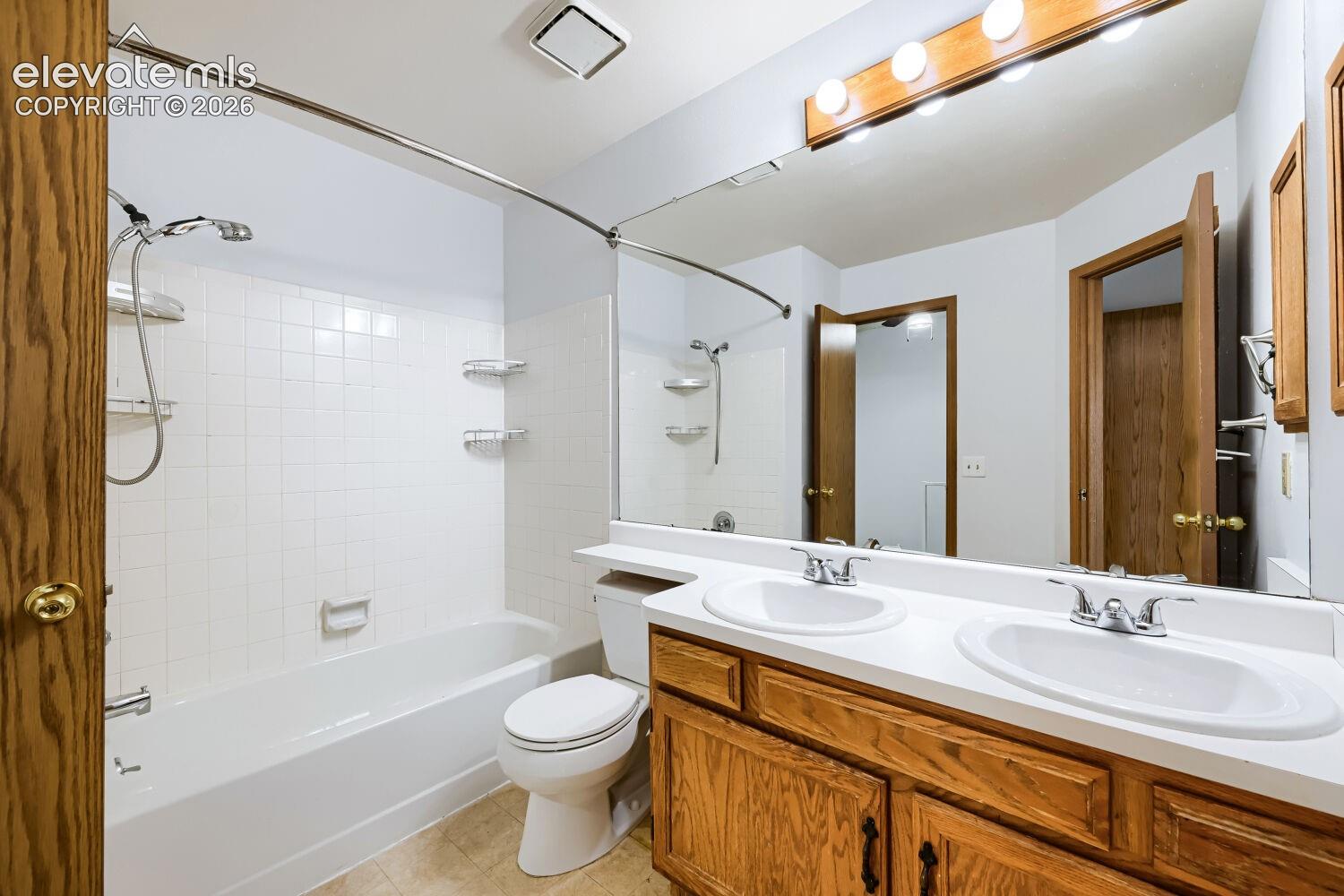 Listing photo 16 for 3515 Queen Anne Way