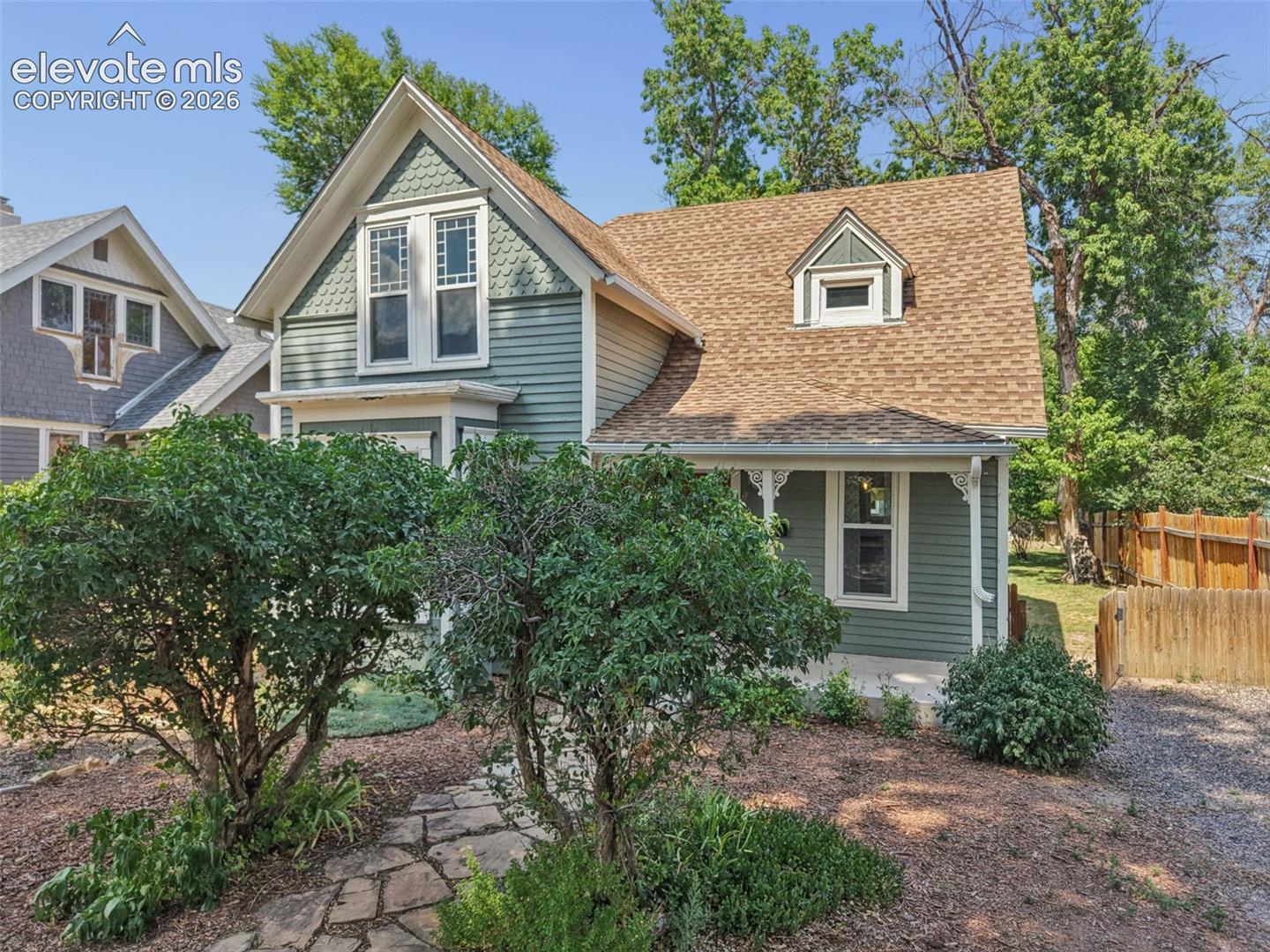 Listing photo 40 for 1812 W Pikes Peak Avenue