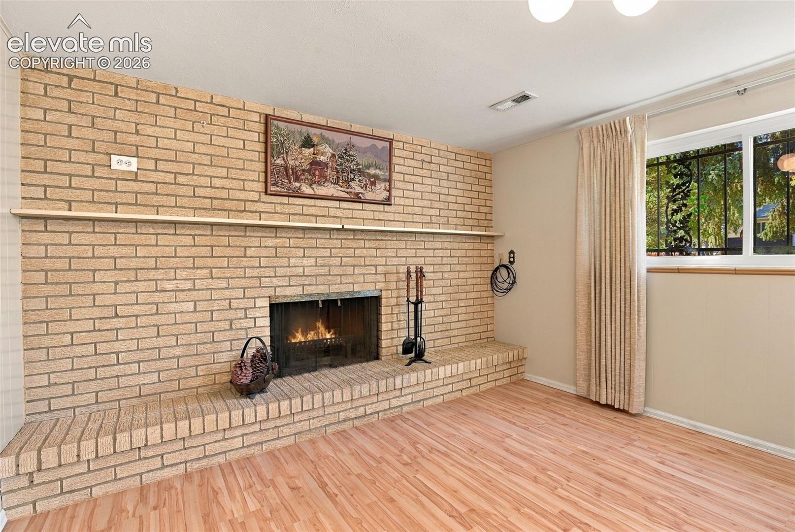 Listing photo 4 for 319 Fairfax Street