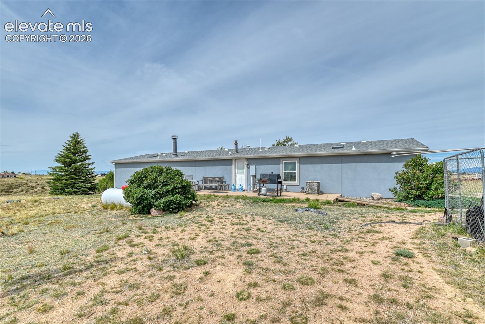 Listing photo 15 for 9672 Avenida Hermosa View