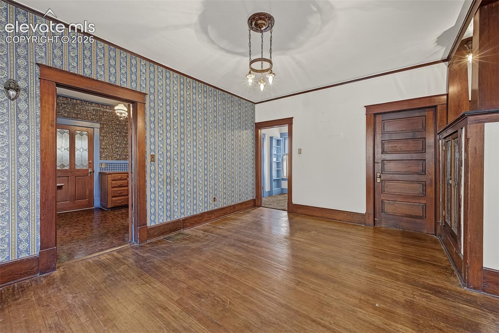 Listing photo 7 for 116 E Columbia Street